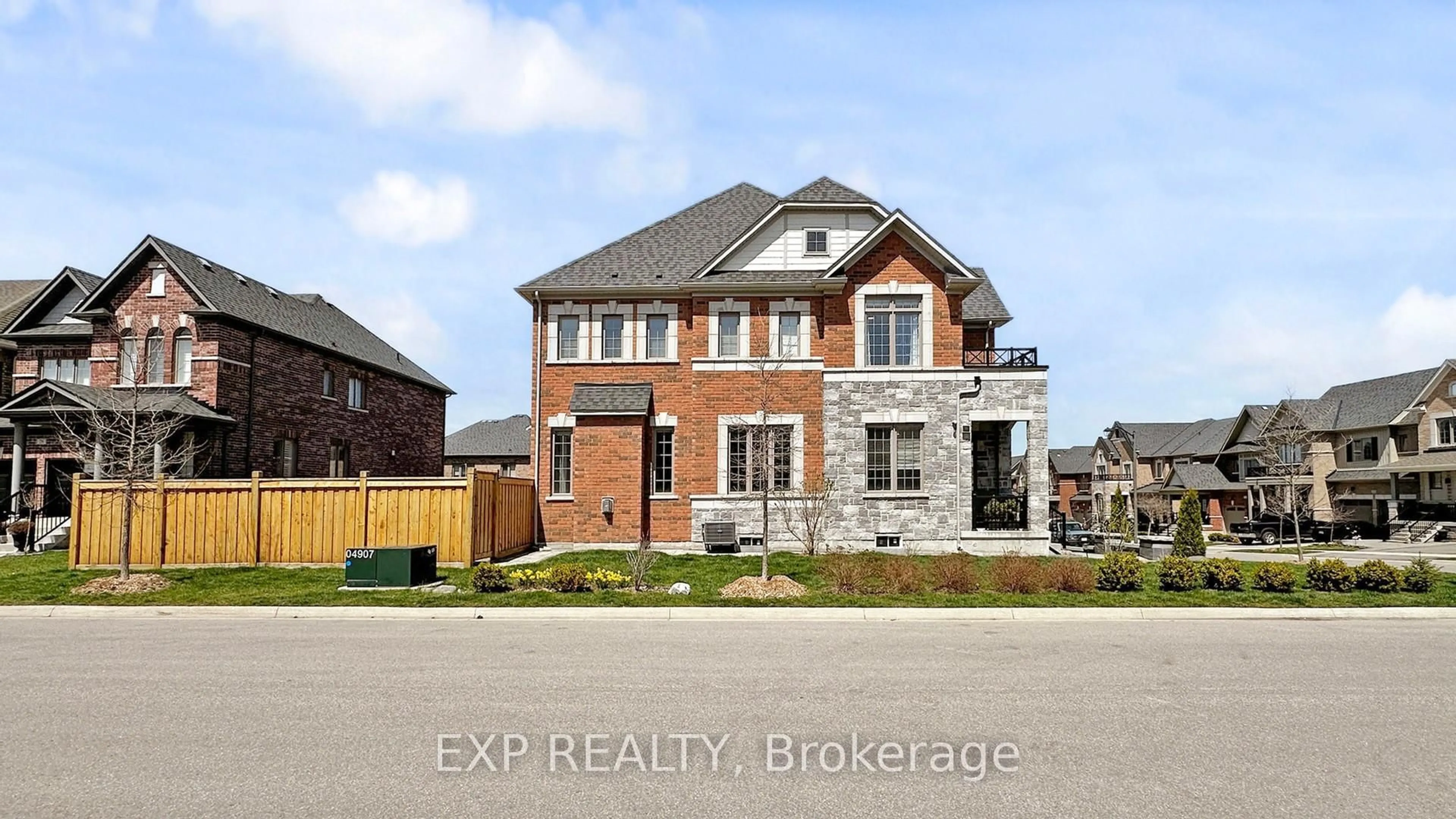 Home with brick exterior material, building for 143 frank kelly Dr, East Gwillimbury Ontario L9N 0V1