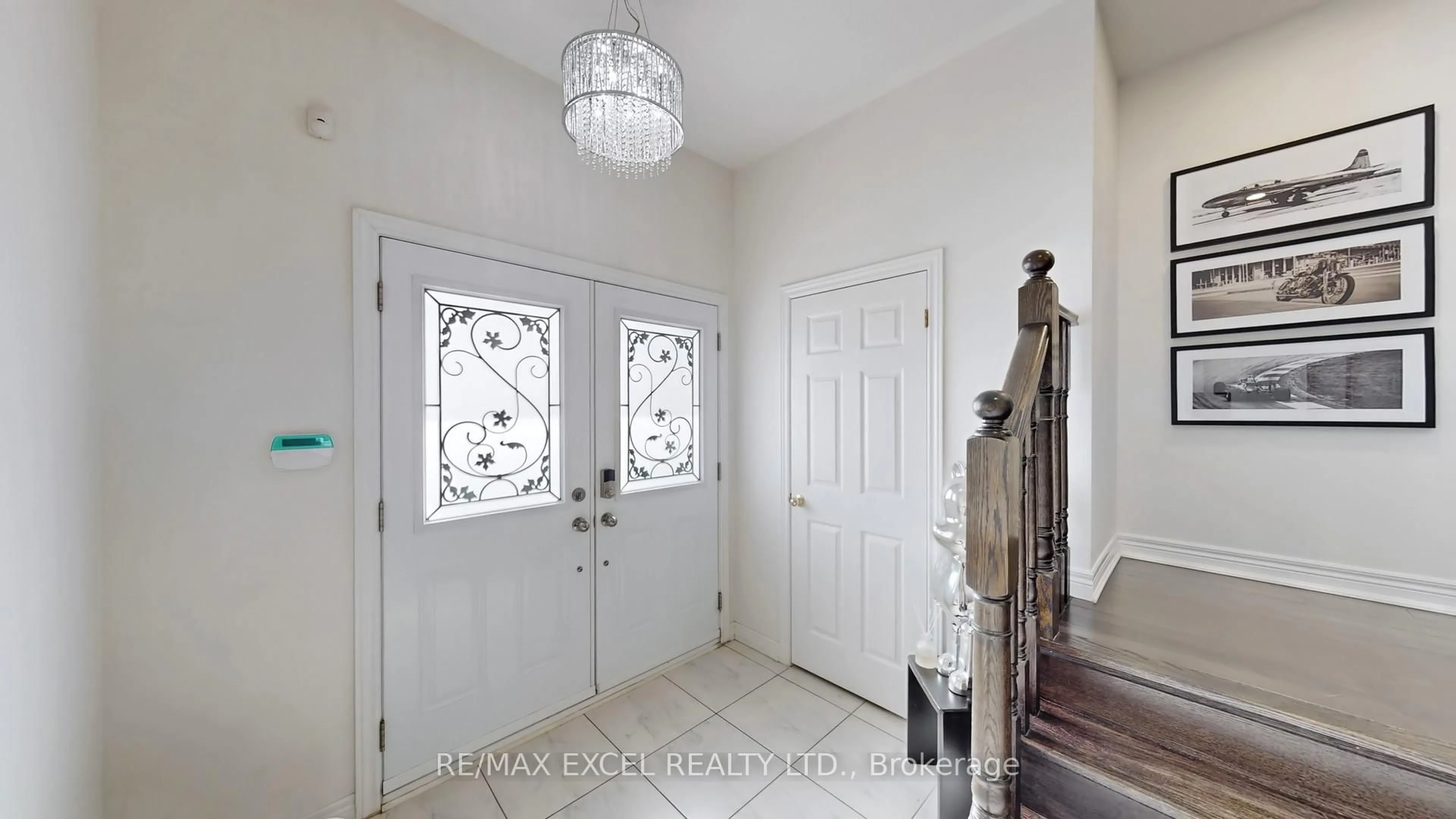 Indoor entryway for 11 Unity Gardens Dr, Markham Ontario L3R 5R6