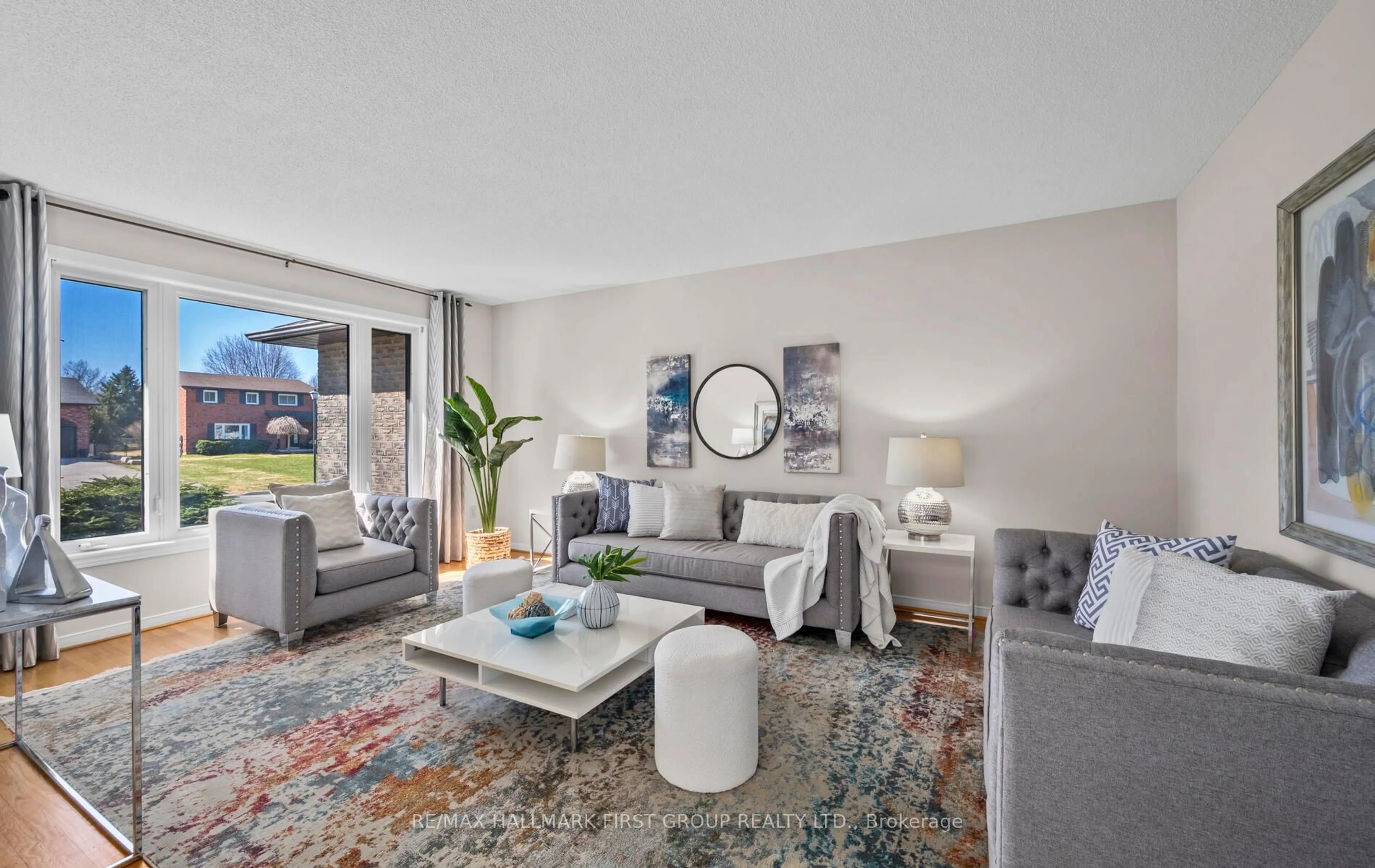 Living room with furniture, unknown for 35 William St, East Gwillimbury Ontario L0G 1V0