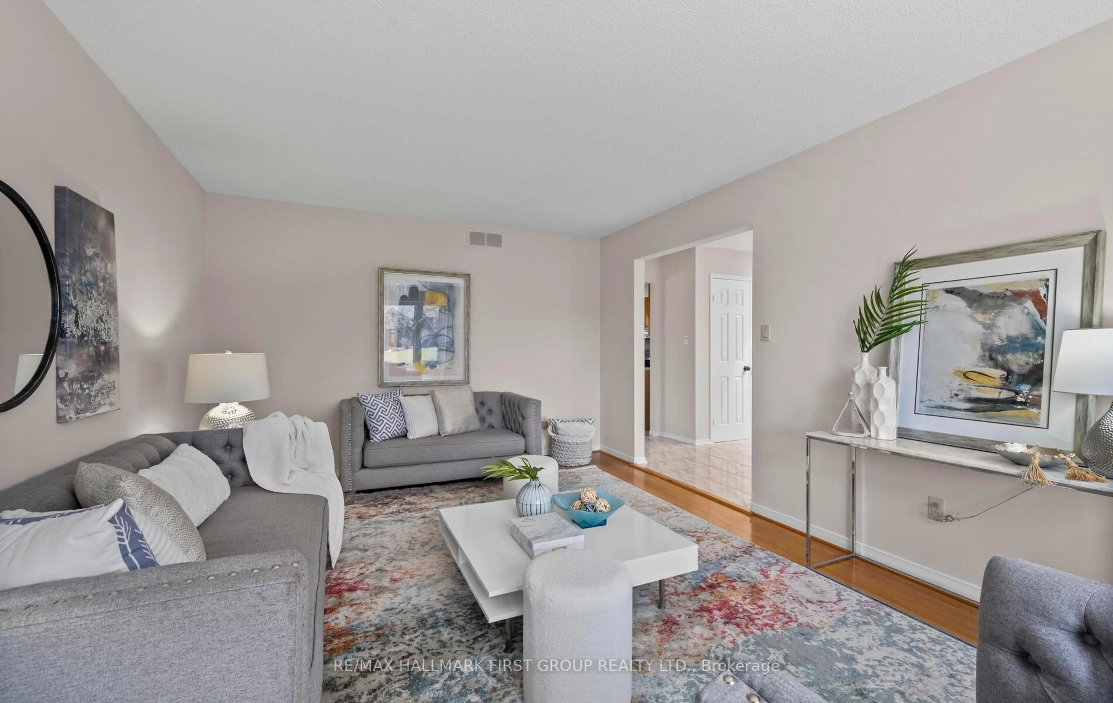 Living room with furniture, unknown for 35 William St, East Gwillimbury Ontario L0G 1V0