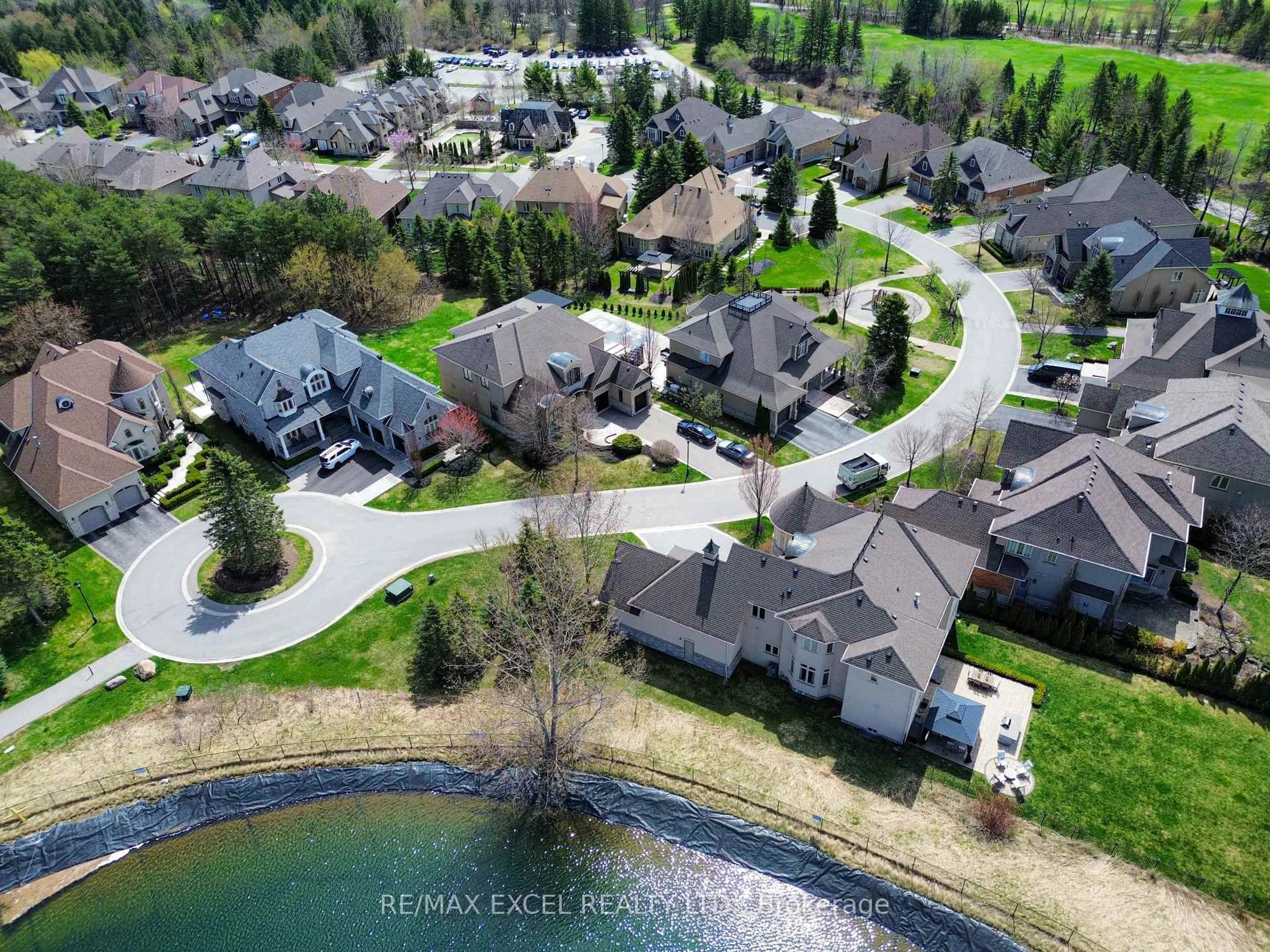 A pic from outside/outdoor area/front of a property/back of a property/a pic from drone, water/lake/river/ocean view for 8 Country Club Dr, King Ontario L7B 1M5