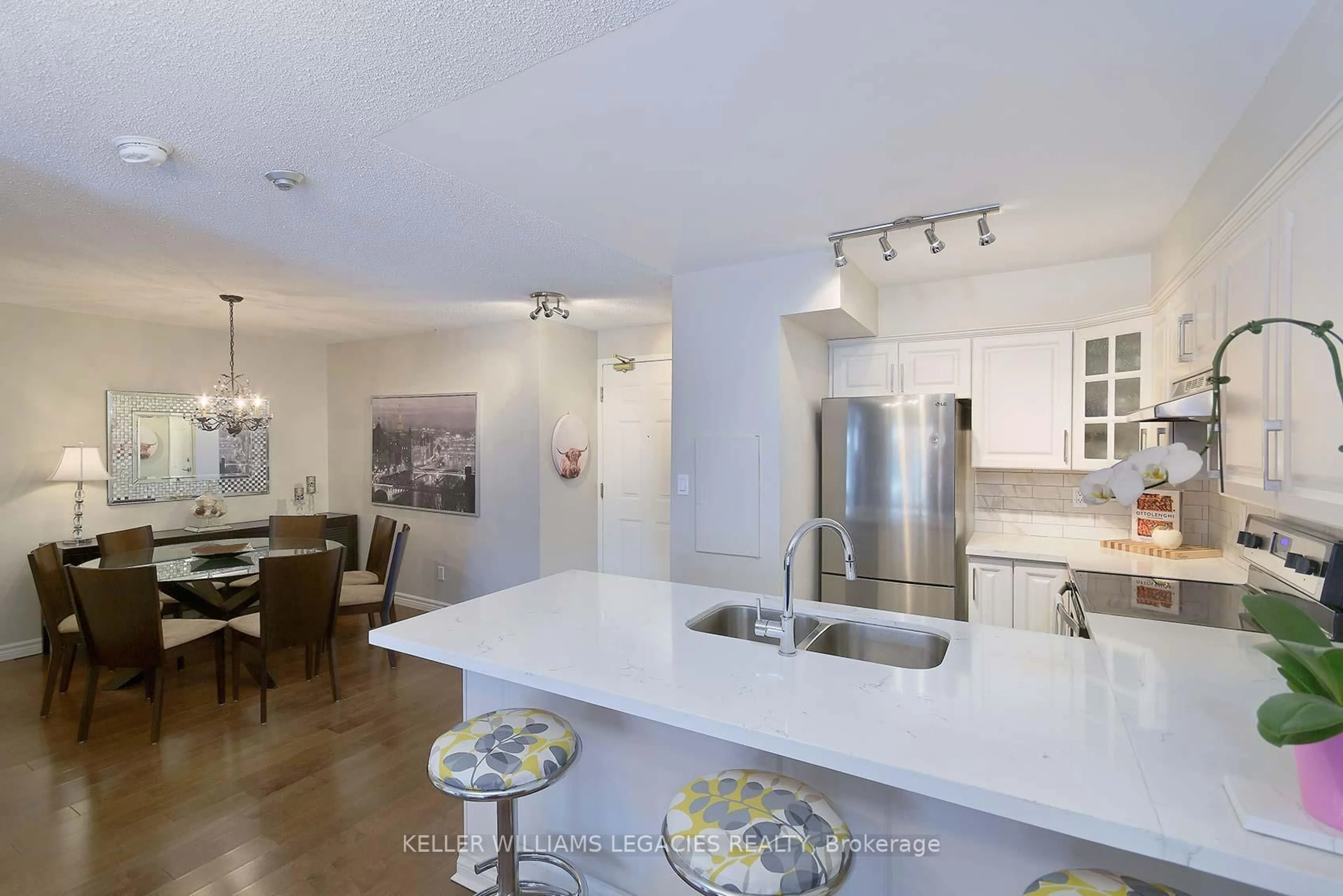 Open concept kitchen, ceramic/tile floor for 141 Woodbridge Ave #307A, Vaughan Ontario L4L 9G6
