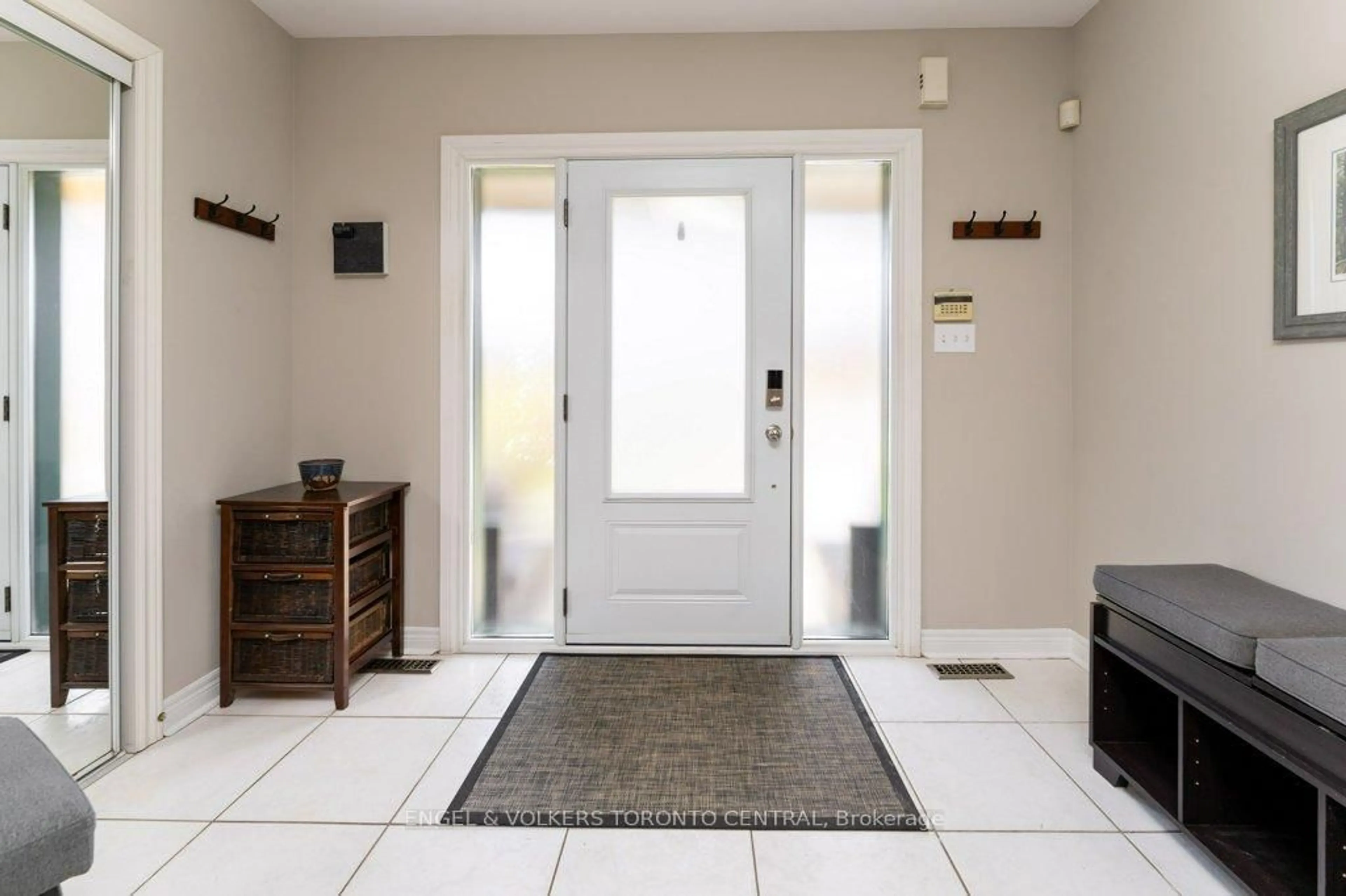 Indoor entryway for 167 Valentina Dr, Markham Ontario L3R 4R8