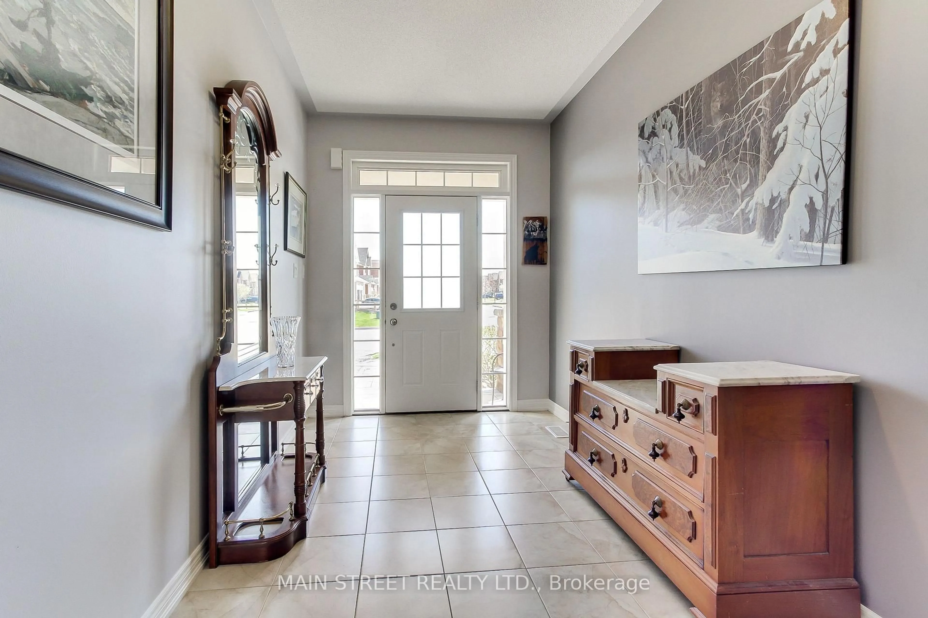 Indoor entryway for 105 Donald Stewart Cres, East Gwillimbury Ontario L0G 1M0