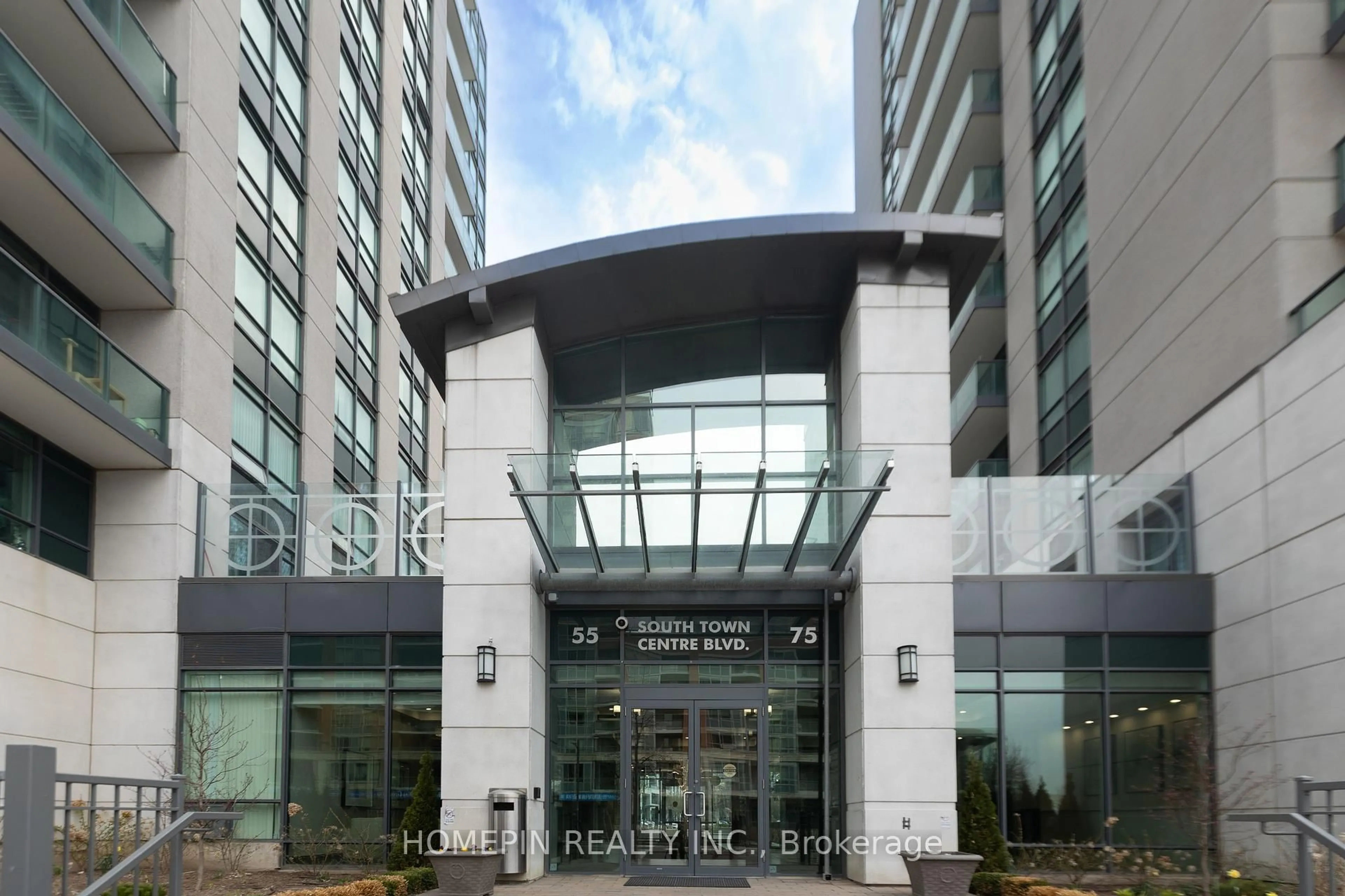 Indoor foyer for 55 South Town Centre Blvd #303, Markham Ontario L6G 0B1