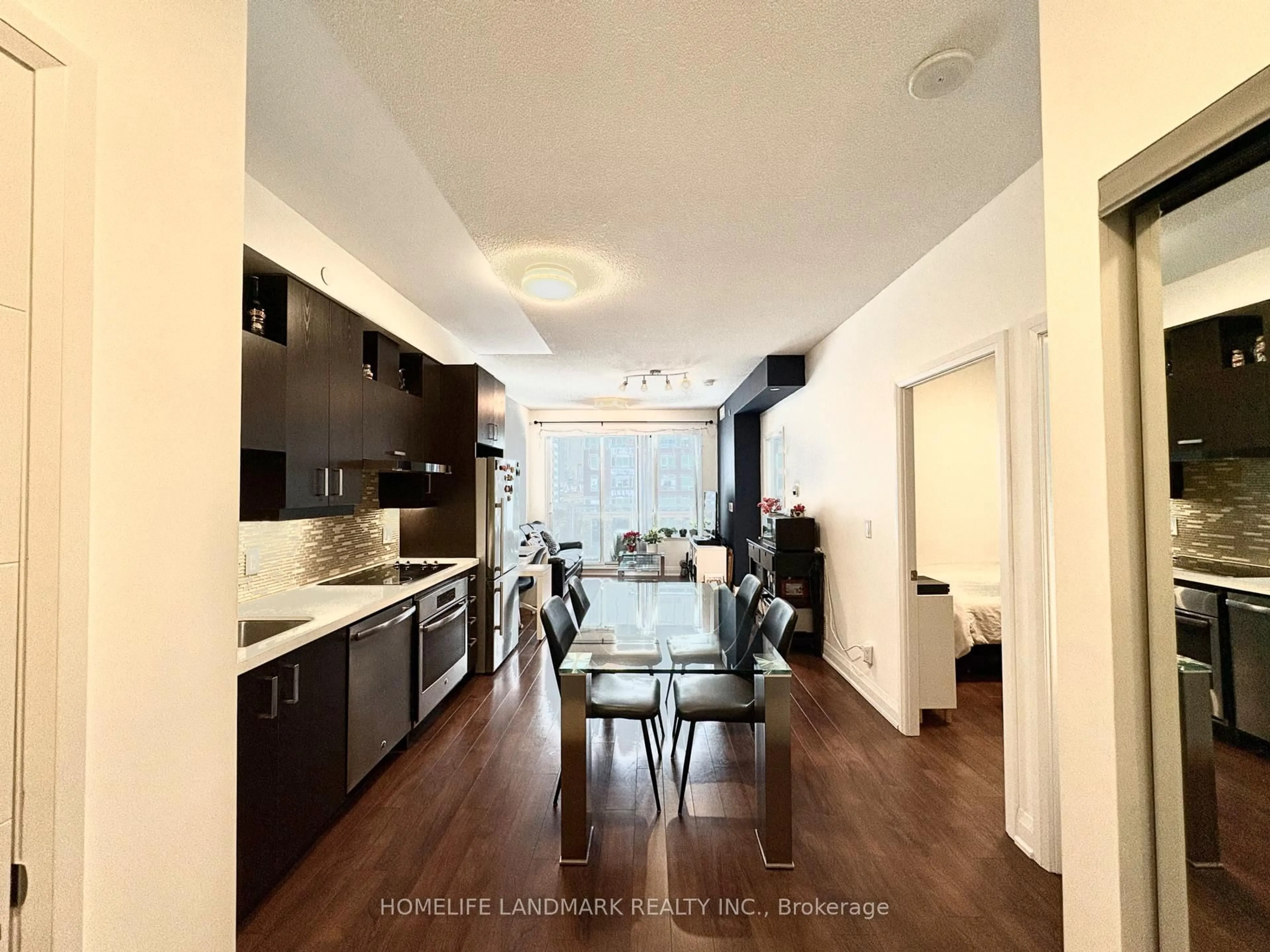 Open concept kitchen, wood/laminate floor for 28 Uptown Dr #506, Markham Ontario L3R 5M8