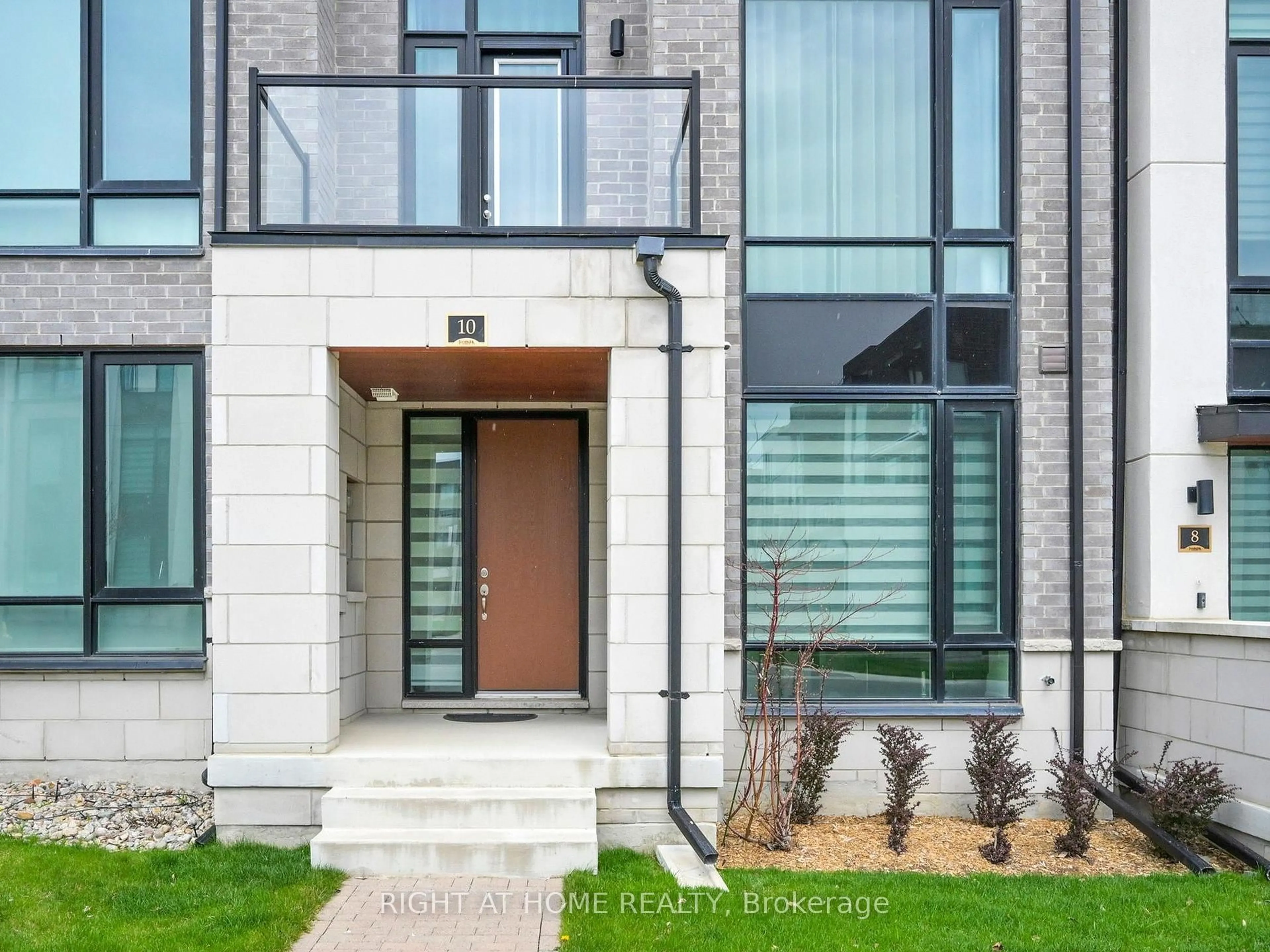 Home with brick exterior material, street for 10 Carrville Woods Circ, Vaughan Ontario L6A 4Z6