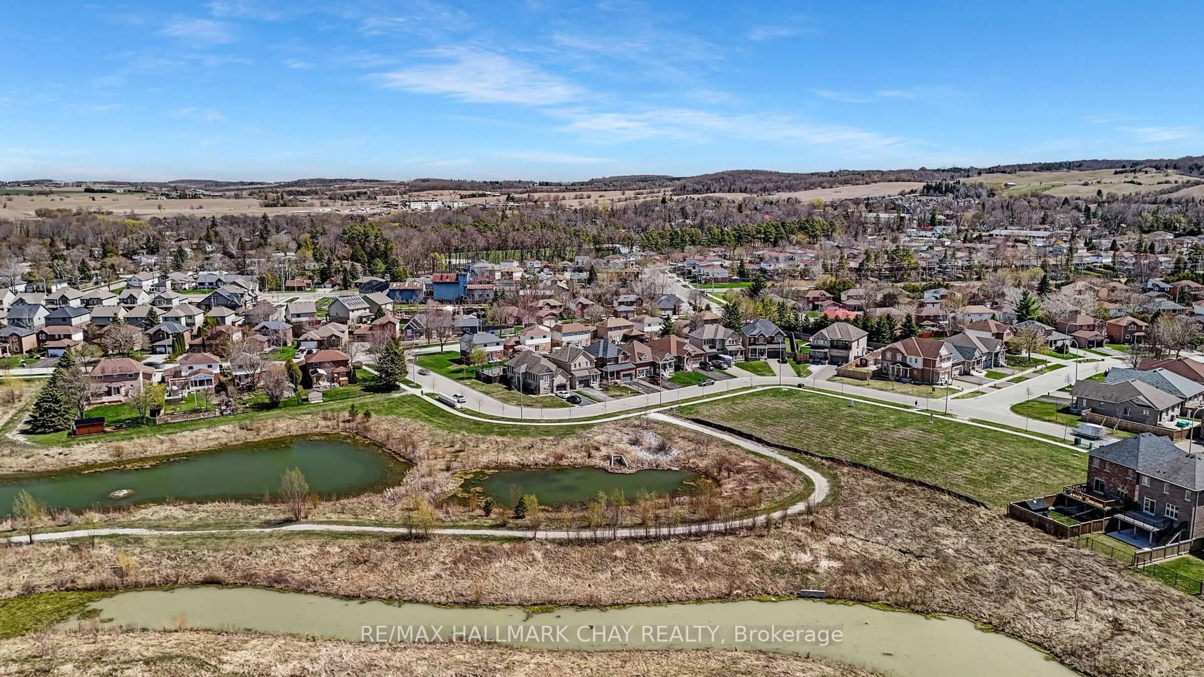 A pic from outside/outdoor area/front of a property/back of a property/a pic from drone, water/lake/river/ocean view for 7 Strachan Tr, New Tecumseth Ontario L0G 1A0