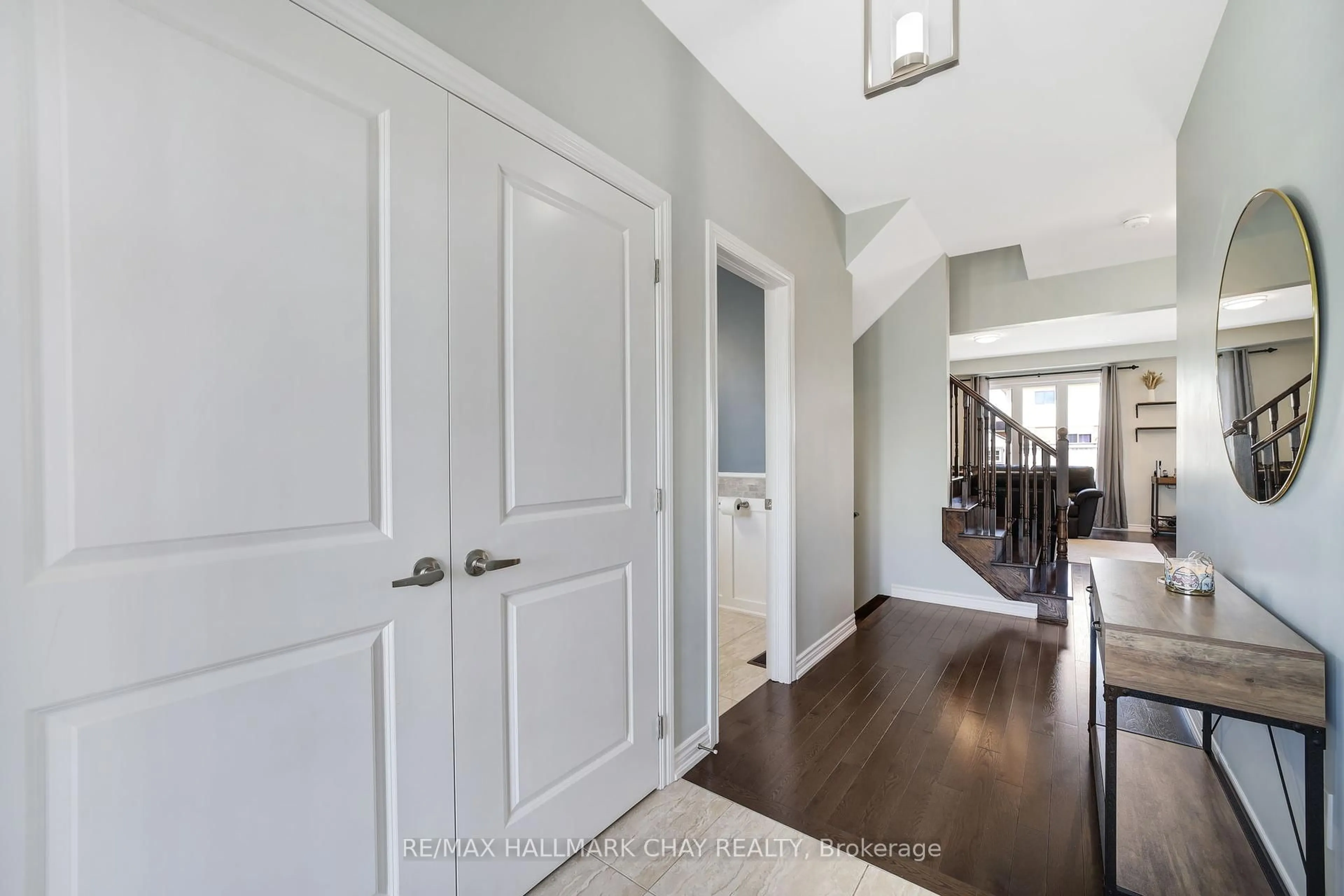 Indoor entryway for 7 Strachan Tr, New Tecumseth Ontario L0G 1A0