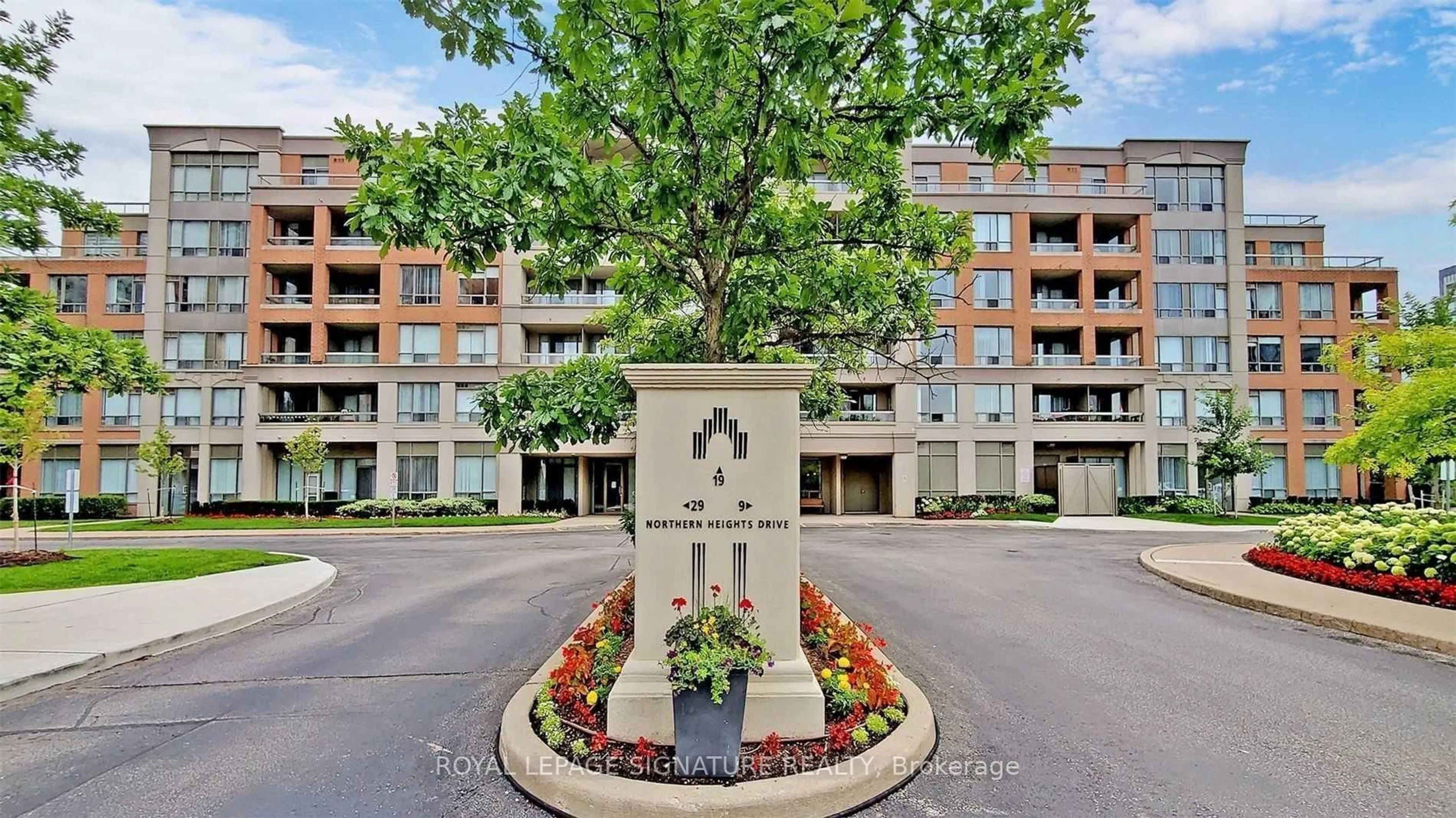 Unknown for 9 Northern Heights Dr #413, Richmond Hill Ontario L4B 4M5