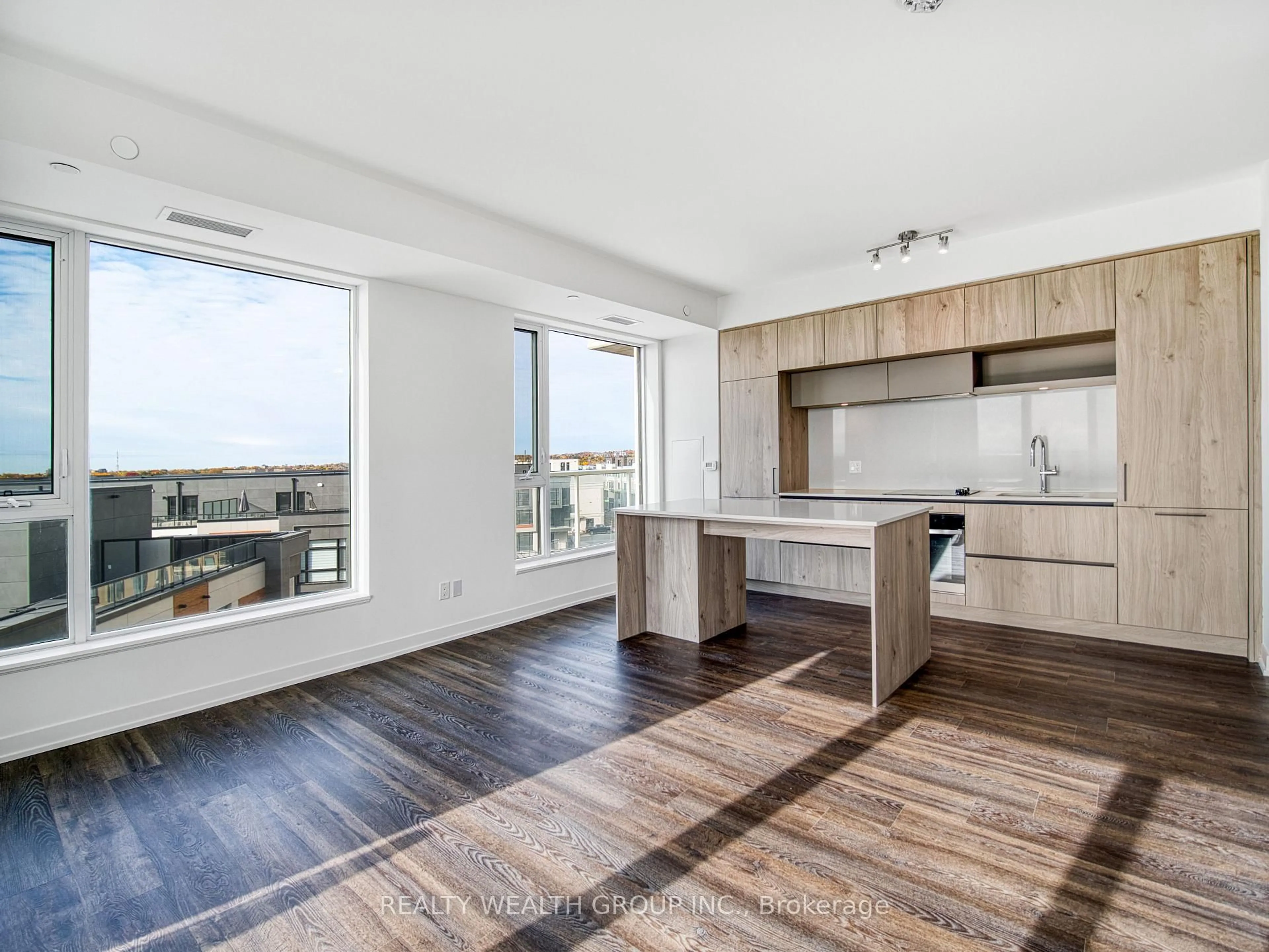 Open concept kitchen, wood/laminate floor for 6 David Eyer Rd #512, Richmond Hill Ontario L4S 0N5