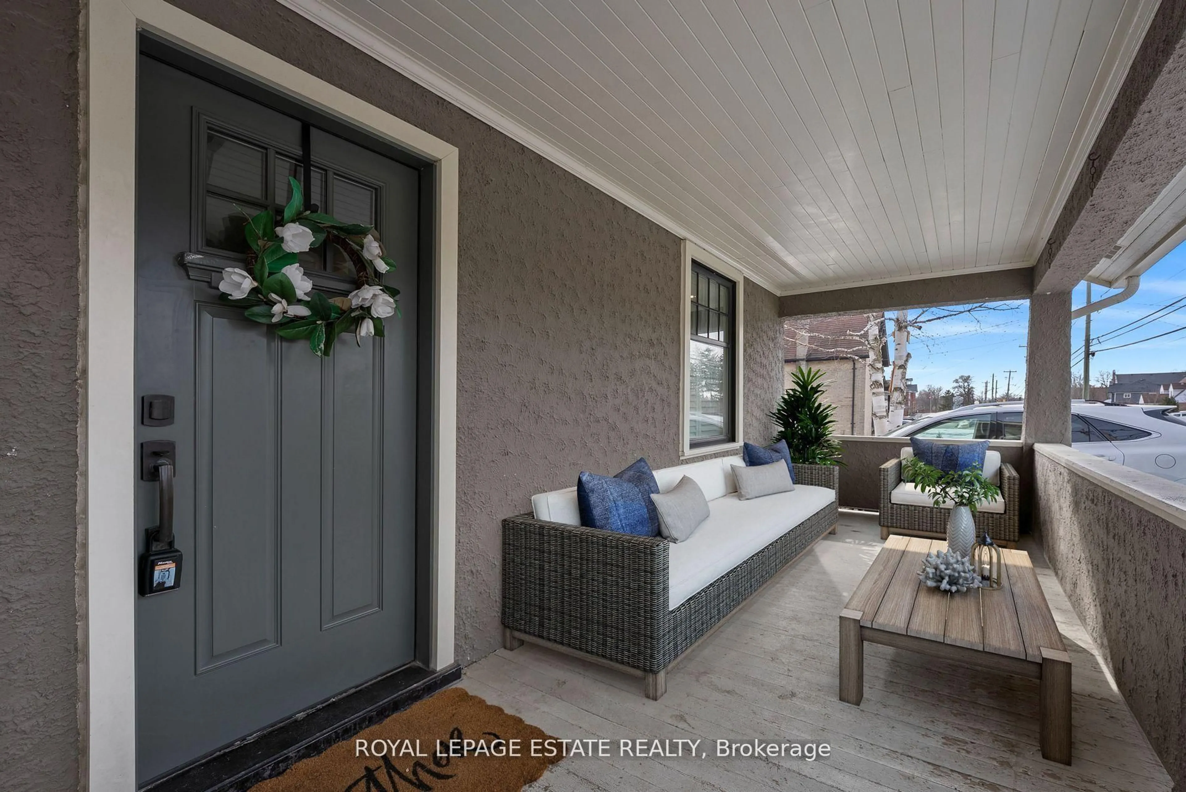 Indoor entryway for 6641 Main St, Whitchurch-Stouffville Ontario L4A 6B3