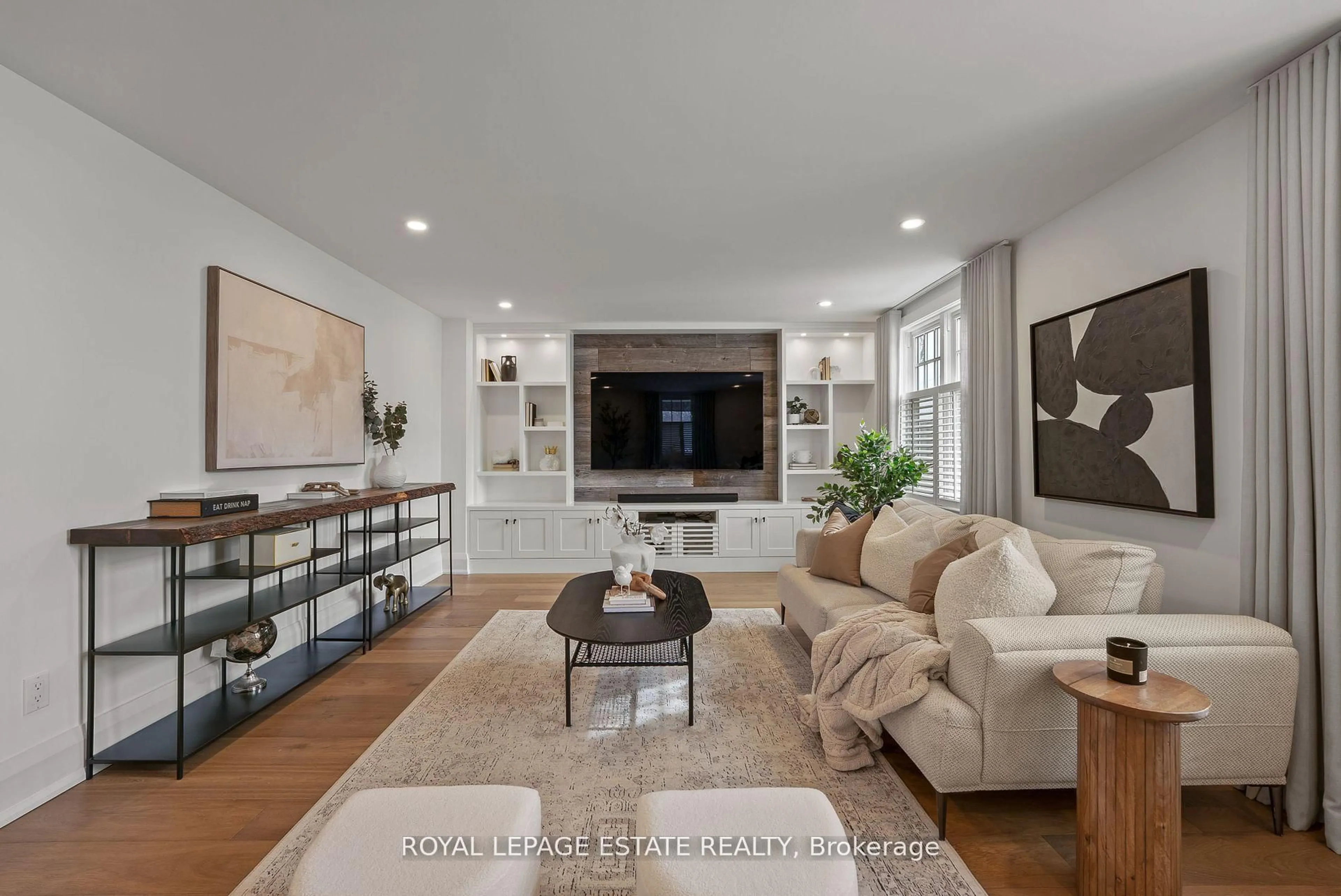 Living room with furniture, unknown for 6641 Main St, Whitchurch-Stouffville Ontario L4A 6B3
