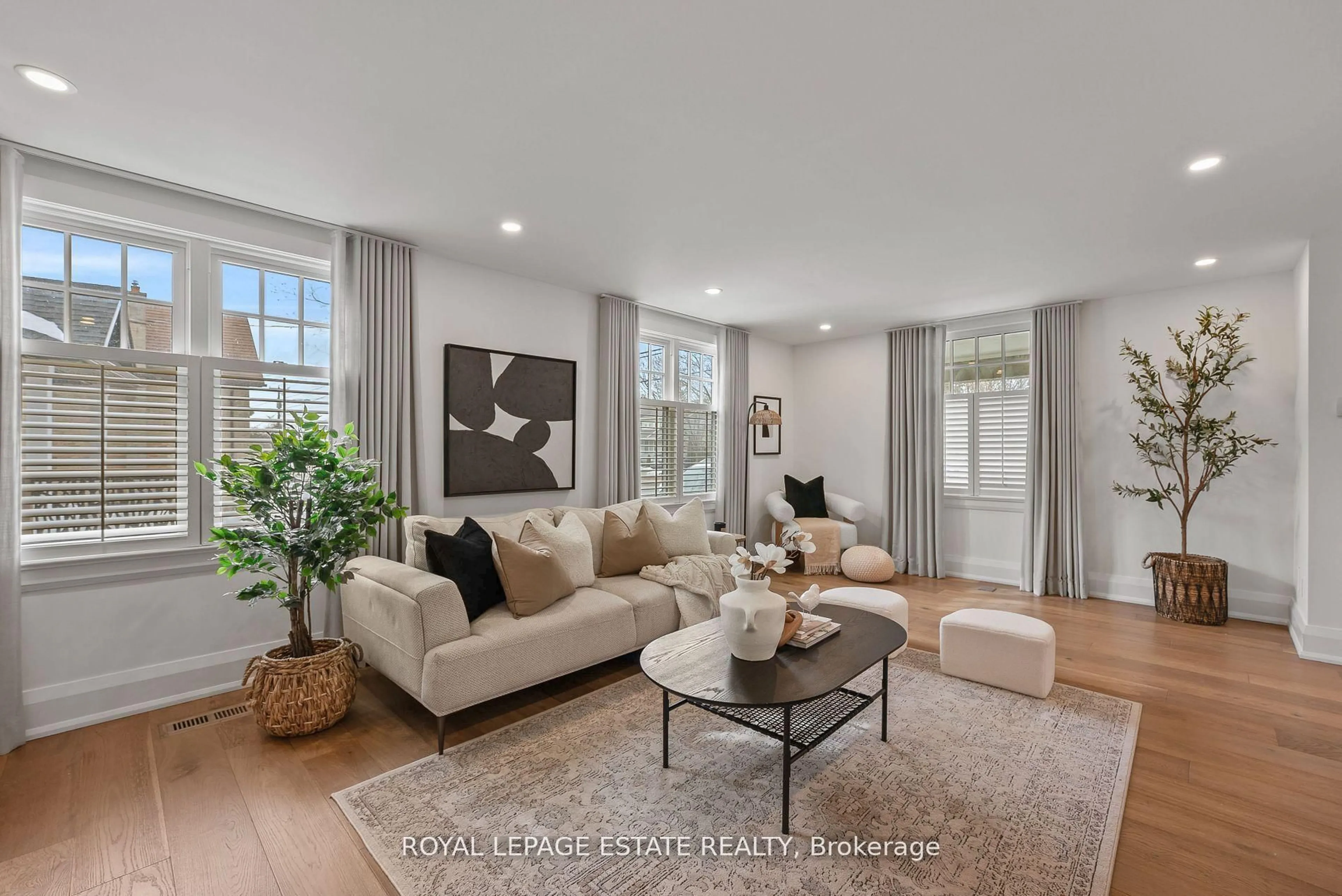 Living room with furniture, unknown for 6641 Main St, Whitchurch-Stouffville Ontario L4A 6B3