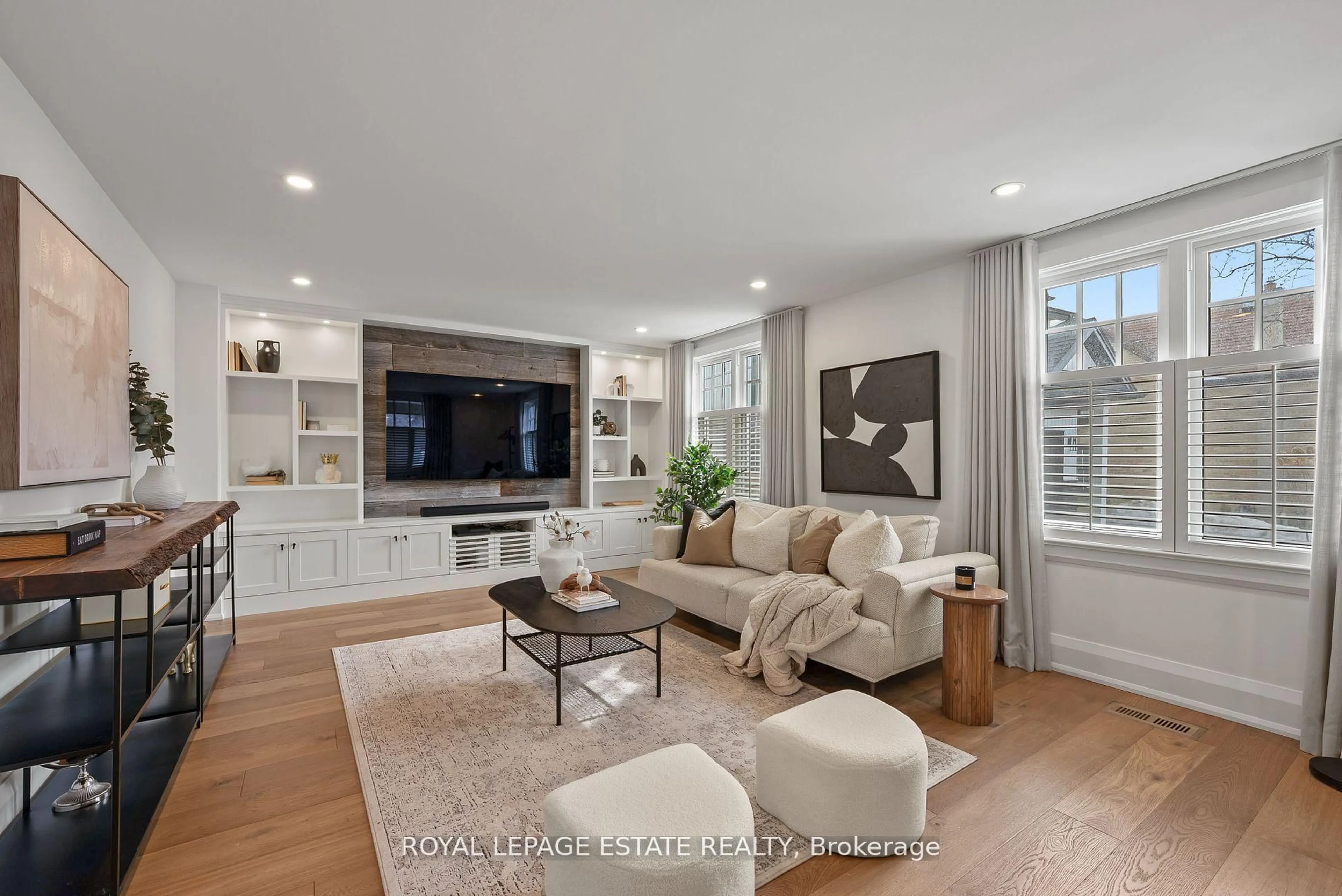 Living room with furniture, unknown for 6641 Main St, Whitchurch-Stouffville Ontario L4A 6B3