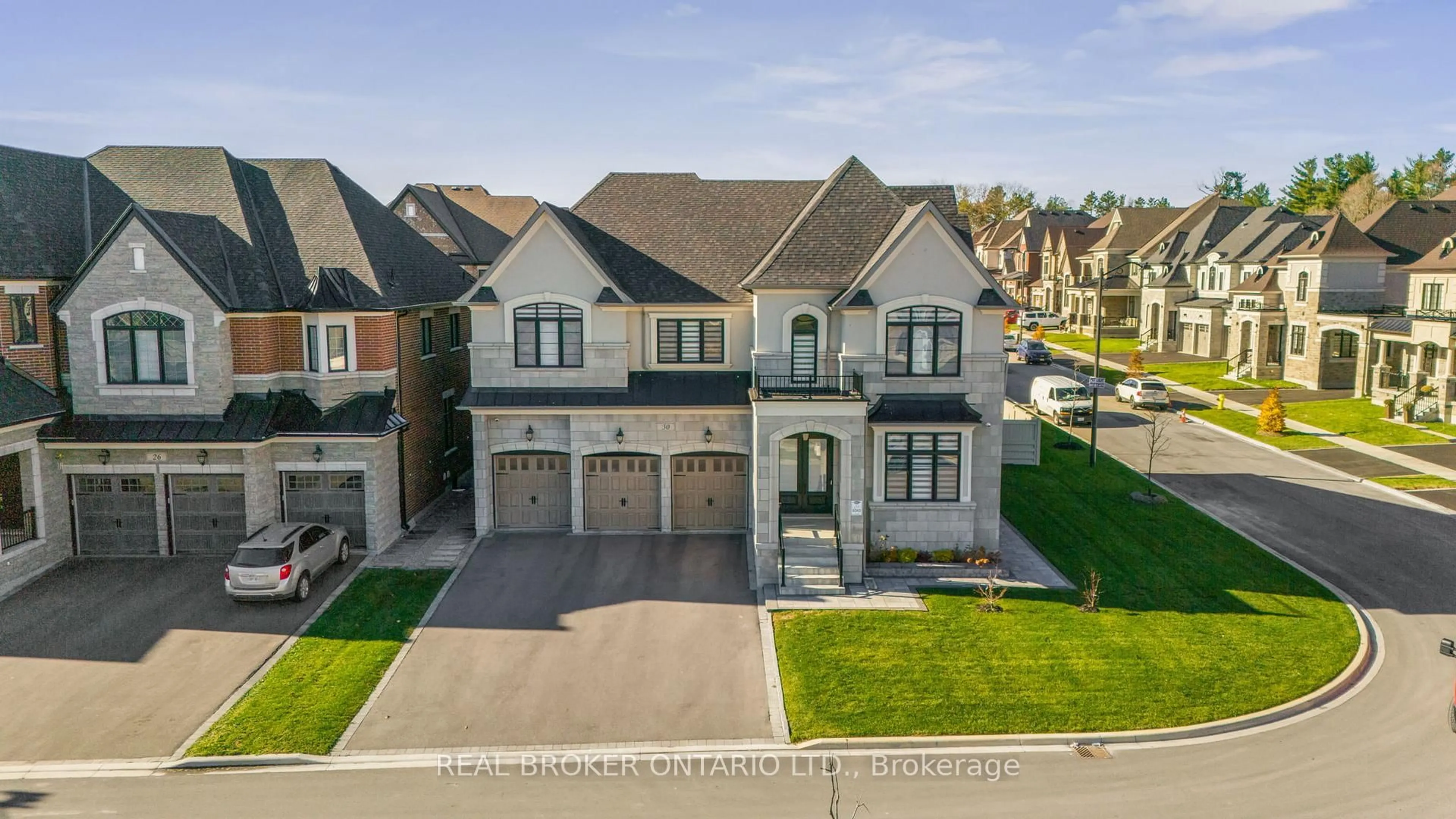 A pic from outside/outdoor area/front of a property/back of a property/a pic from drone, street for 30 Luang St, Vaughan Ontario L4N 4W5