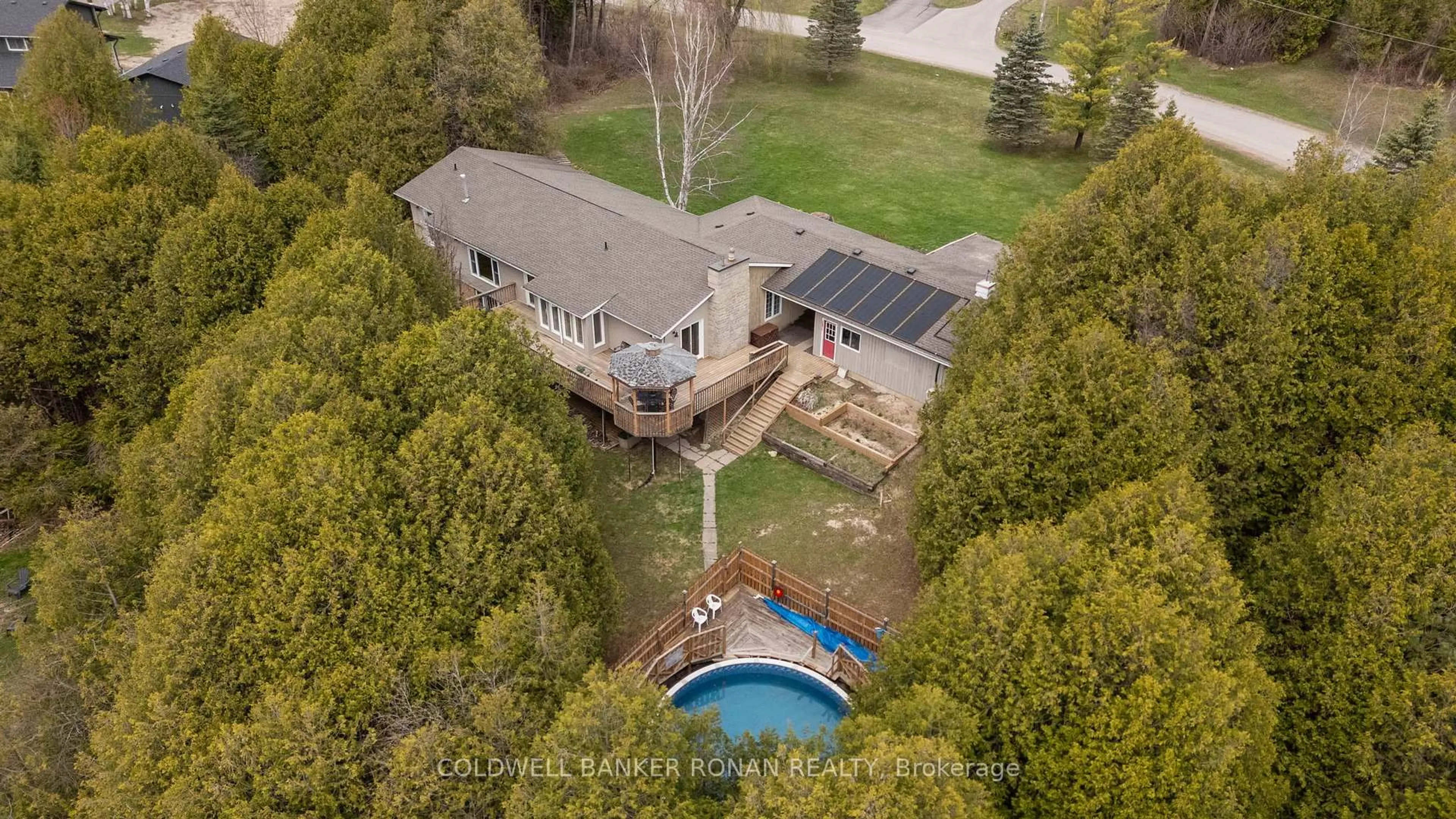 A pic from outside/outdoor area/front of a property/back of a property/a pic from drone, water/lake/river/ocean view for 10 Margaret Ave, Adjala-Tosorontio Ontario L0M 1J0