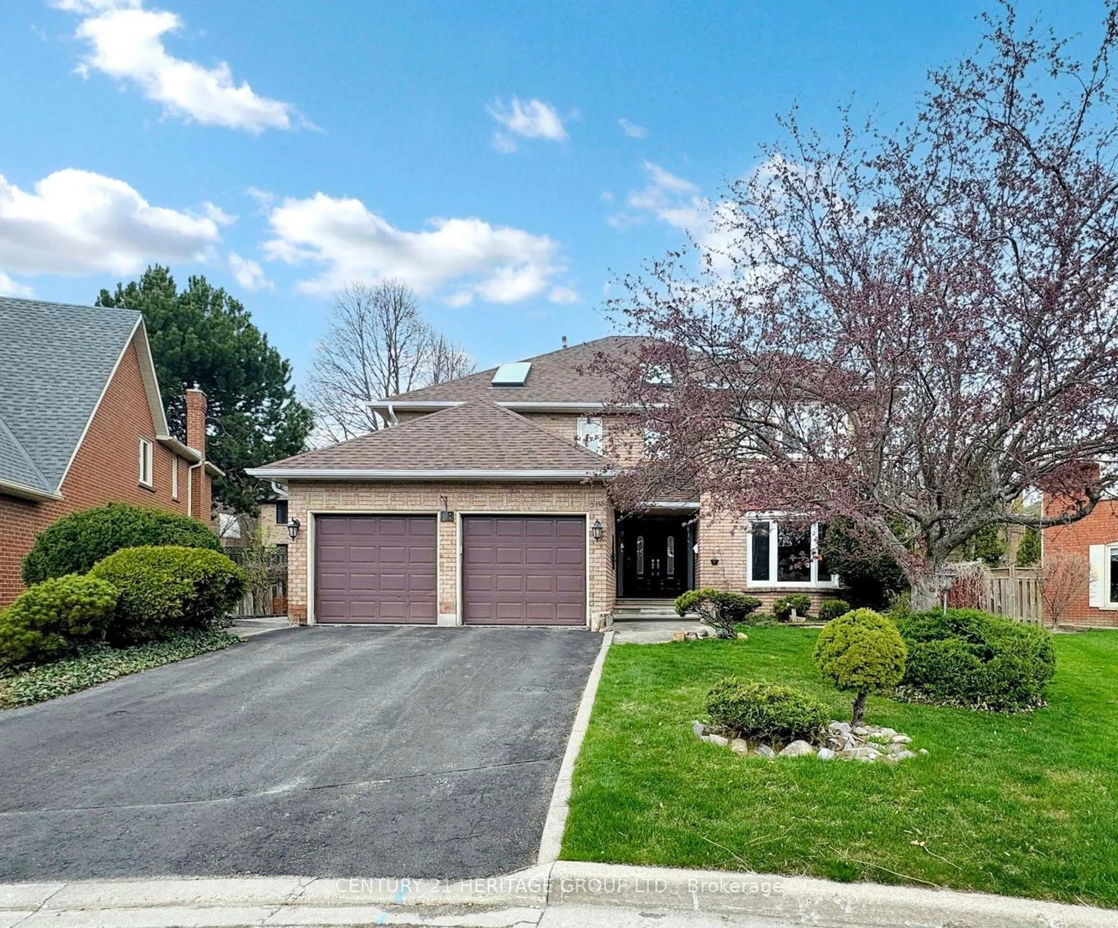 Home with brick exterior material, street for 18 Belinda Crt, Richmond Hill Ontario L4C 8R6