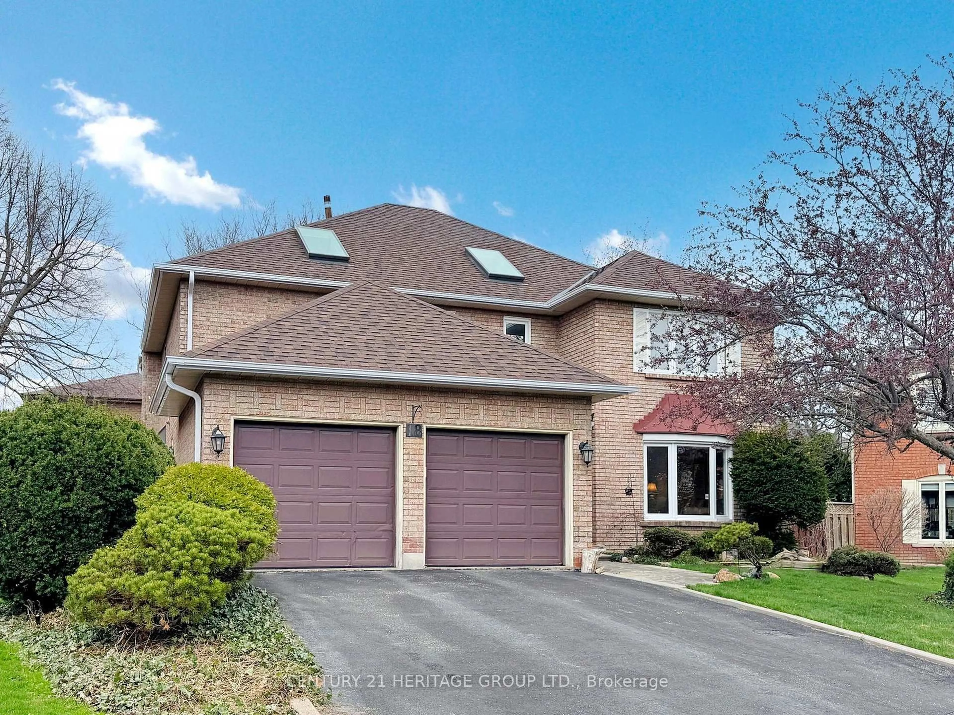 Home with brick exterior material, street for 18 Belinda Crt, Richmond Hill Ontario L4C 8R6