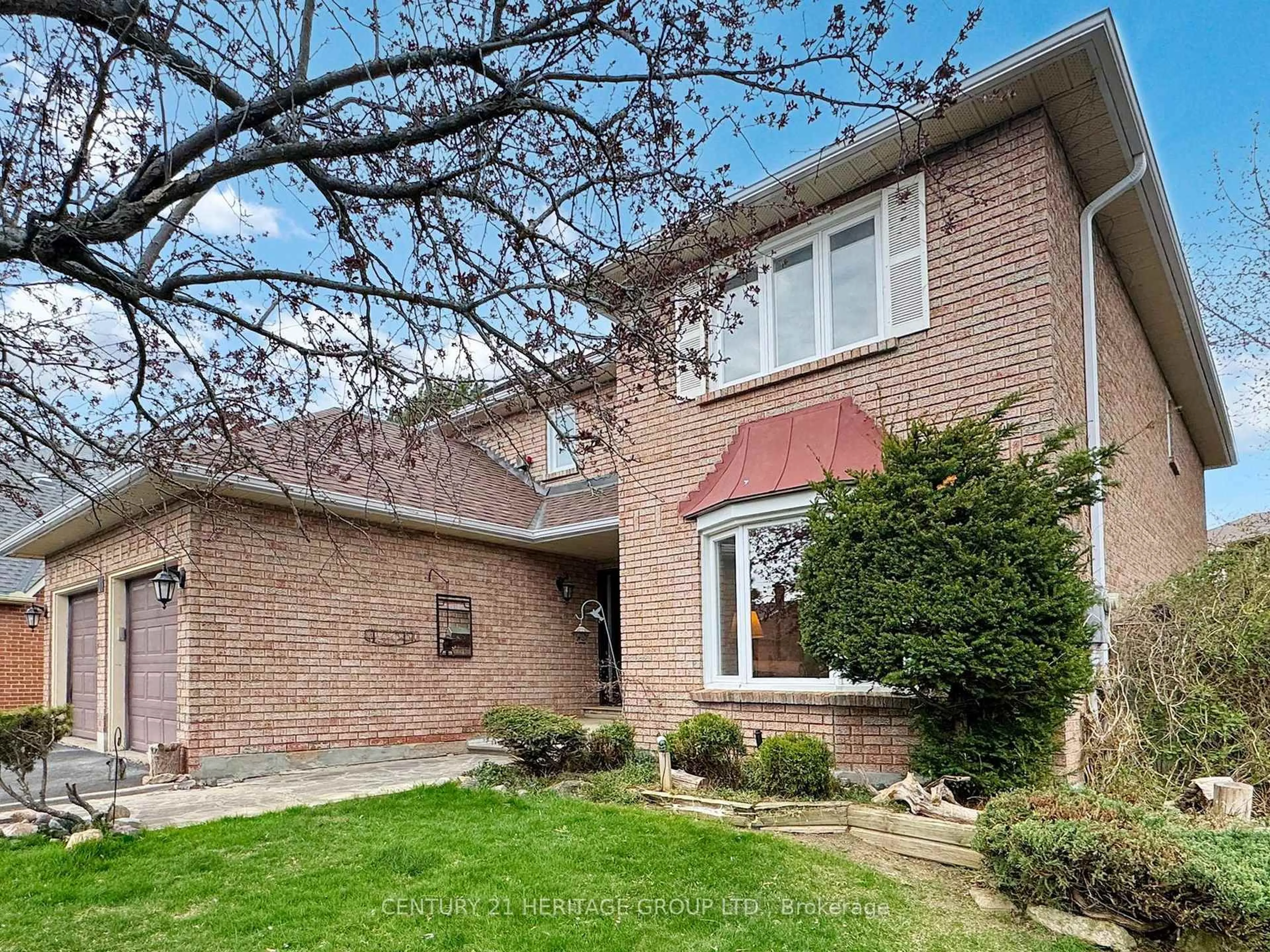 Home with brick exterior material, street for 18 Belinda Crt, Richmond Hill Ontario L4C 8R6