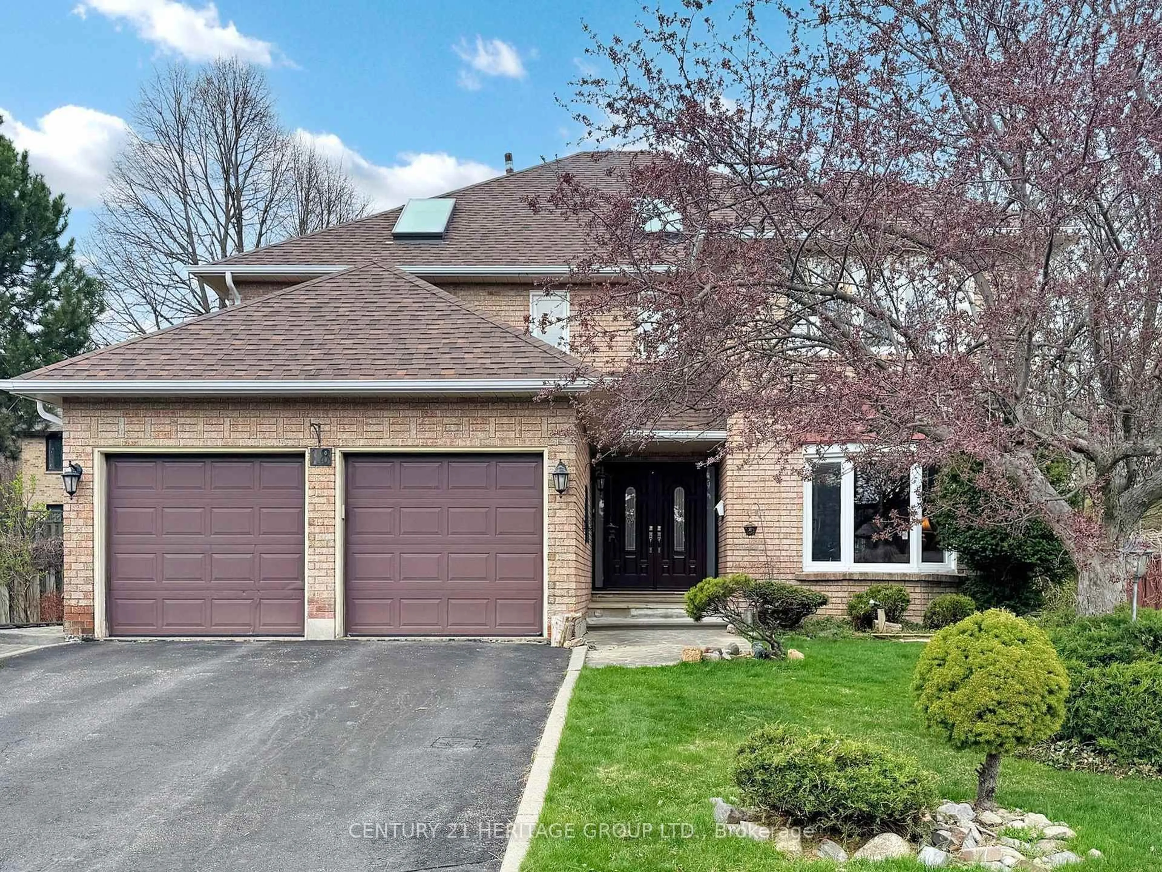 Home with brick exterior material, street for 18 Belinda Crt, Richmond Hill Ontario L4C 8R6