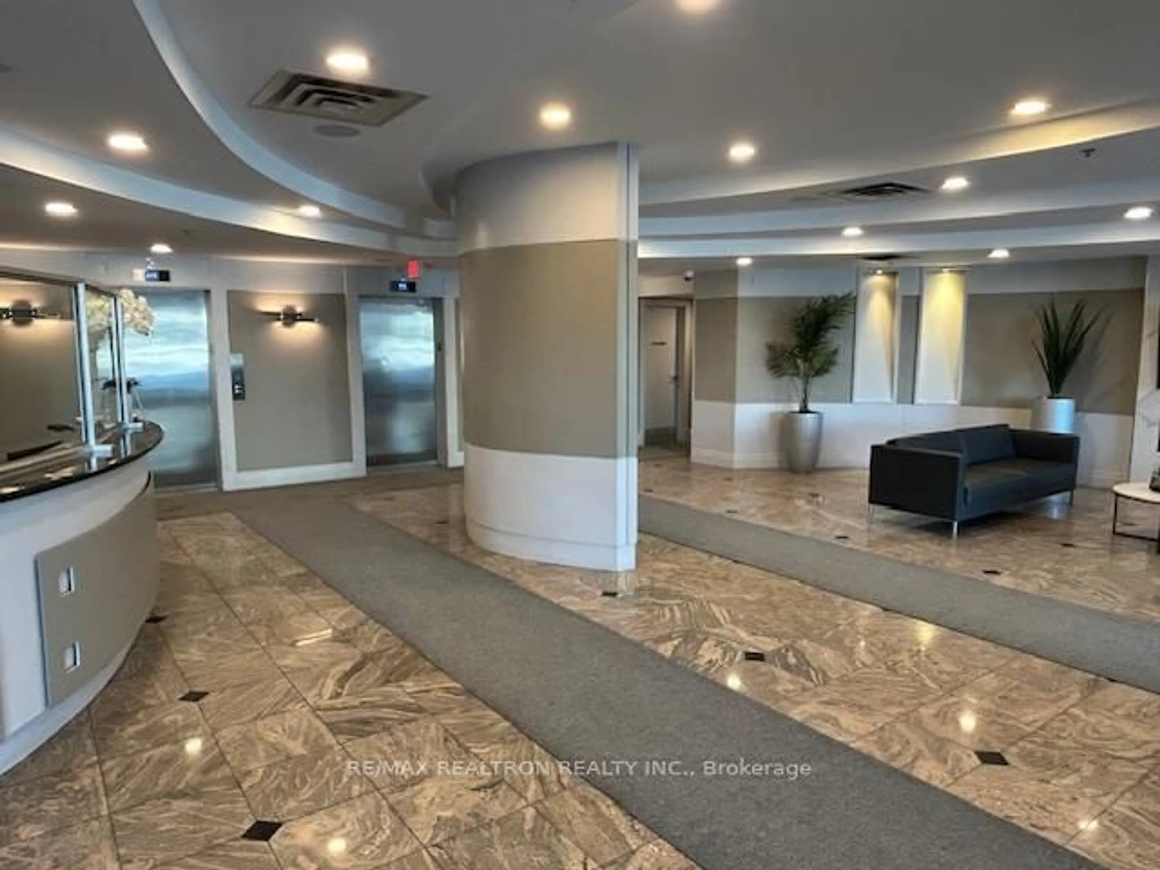 Lobby for 39 Oneida Cres #413, Richmond Hill Ontario L4B 4T9
