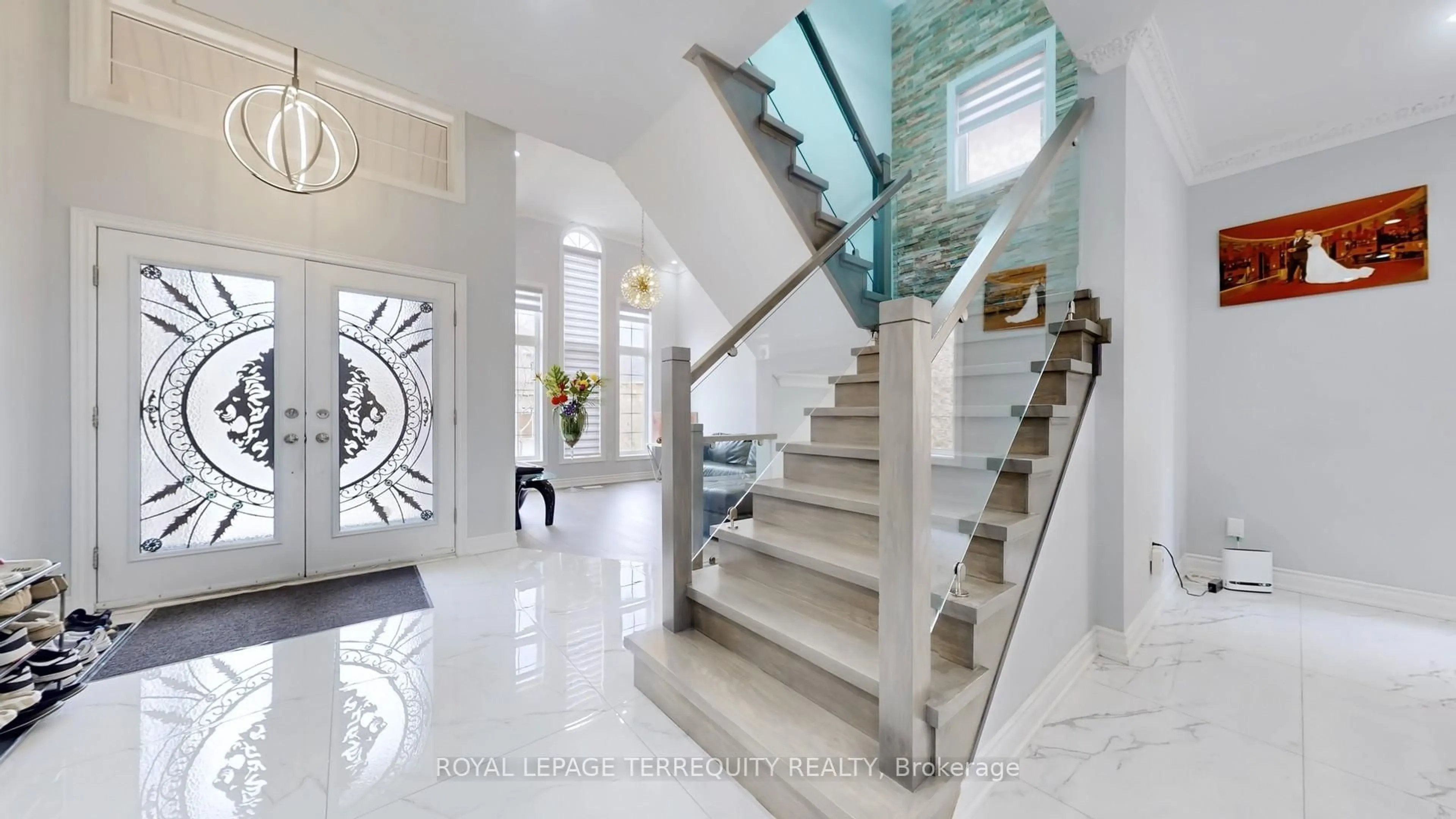 Indoor foyer for 31 Chalone Cres, Vaughan Ontario L4H 1V6