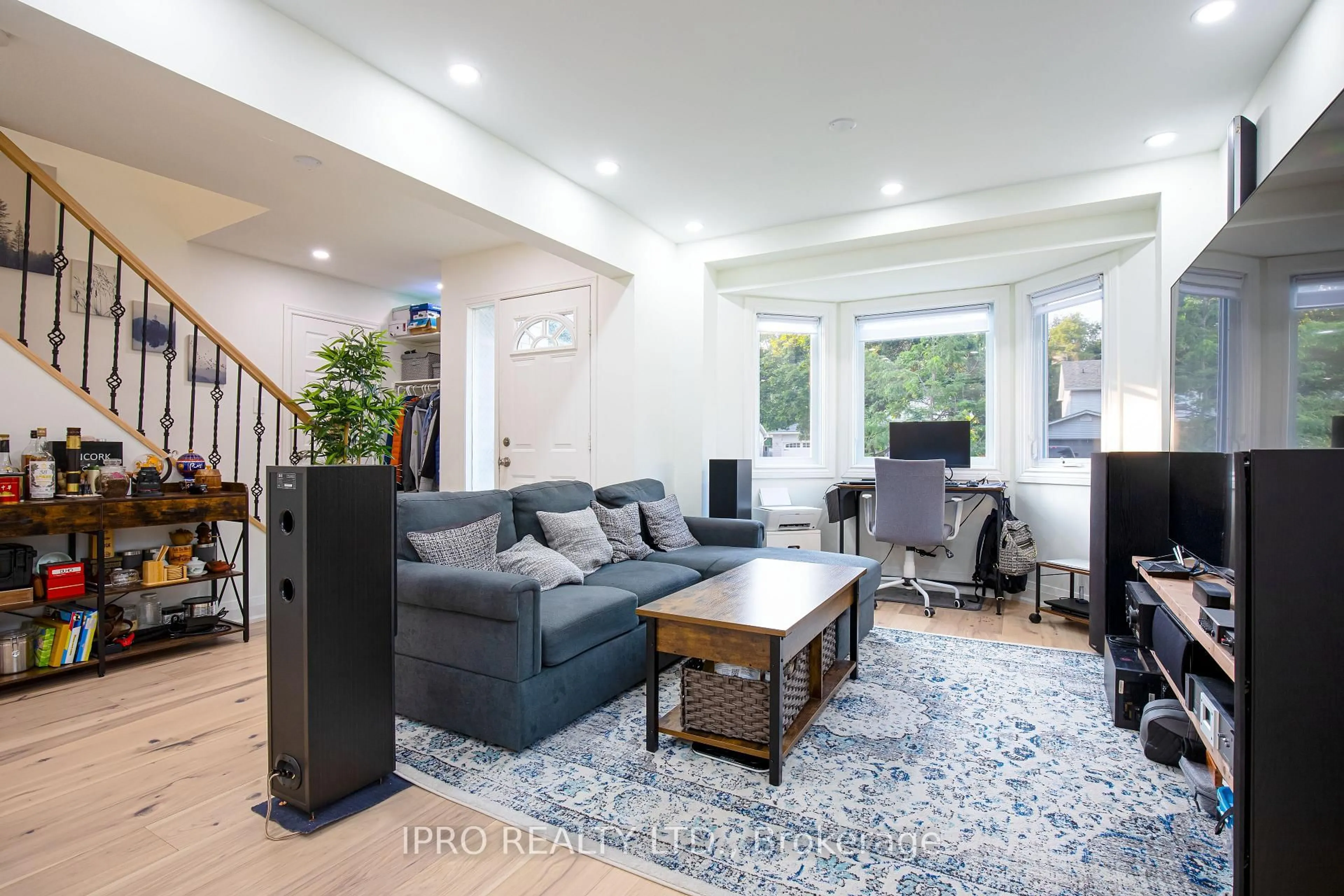 Living room with furniture, unknown for 1021 Anna Maria Ave, Innisfil Ontario L9S 1V6