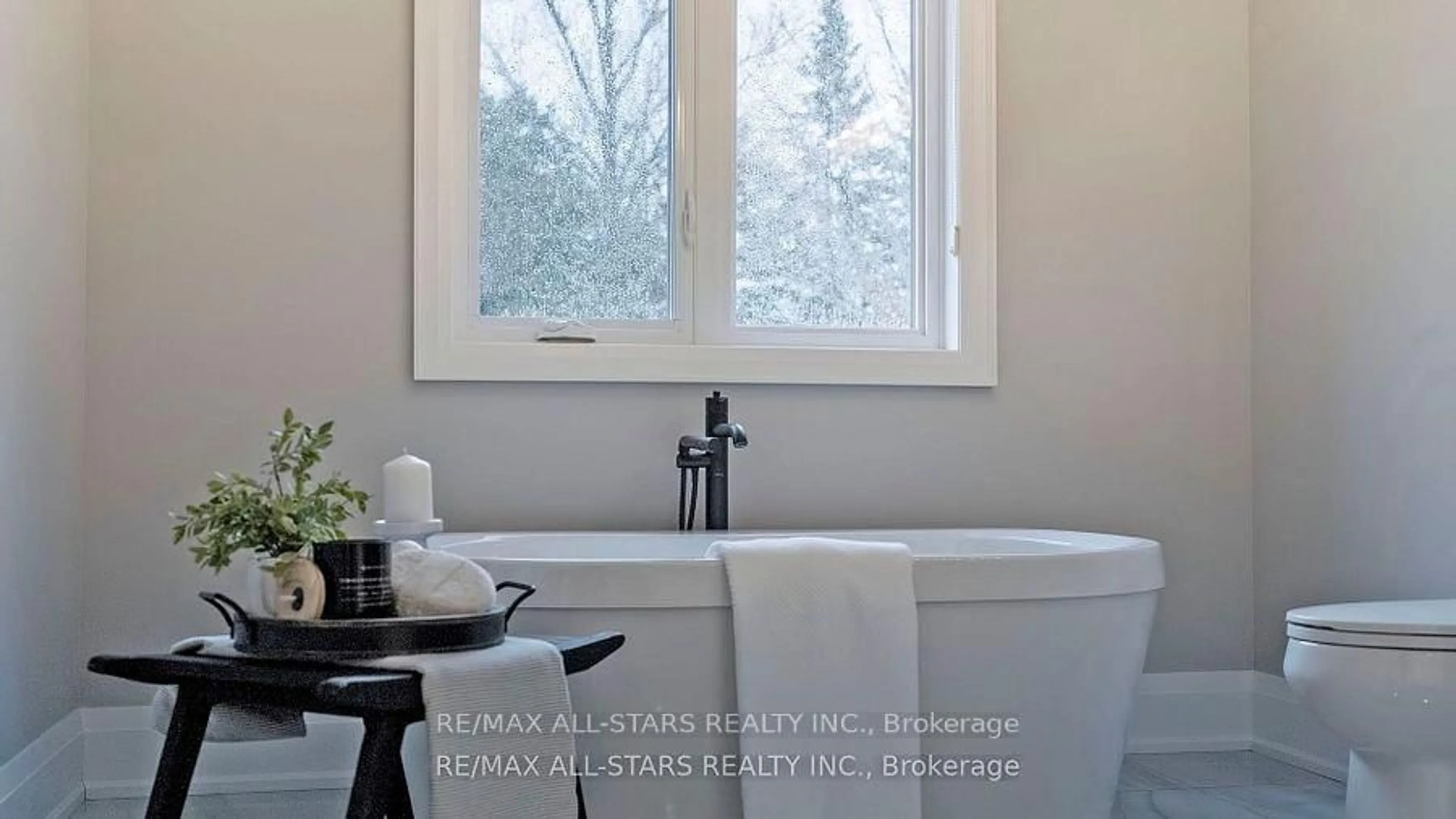 Contemporary bathroom, ceramic/tile floor for 75 Cemetery Rd, Uxbridge Ontario L9P 1R1