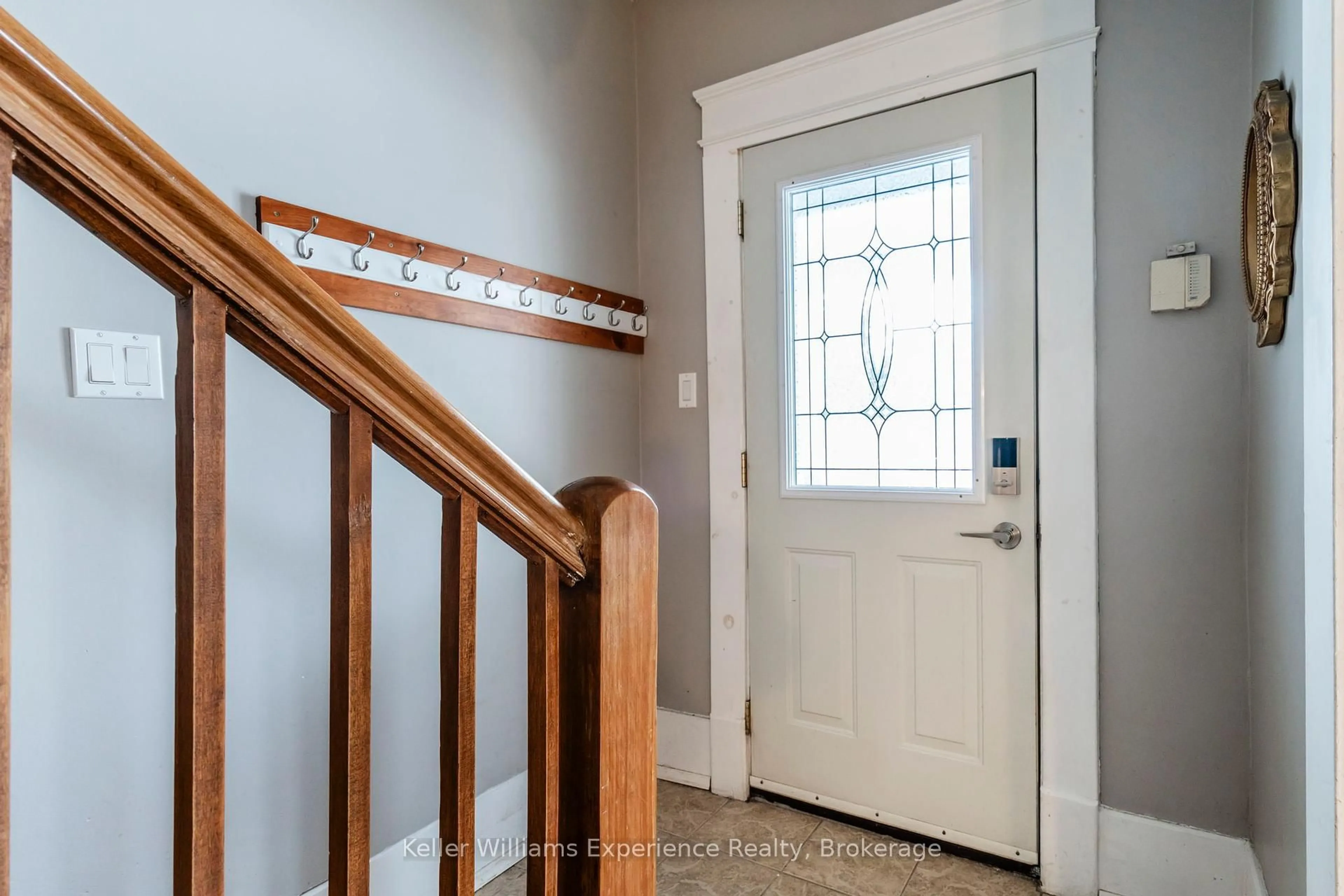 Indoor entryway for 6550 Camp Hill Rd, Essa Ontario L3W 0T4