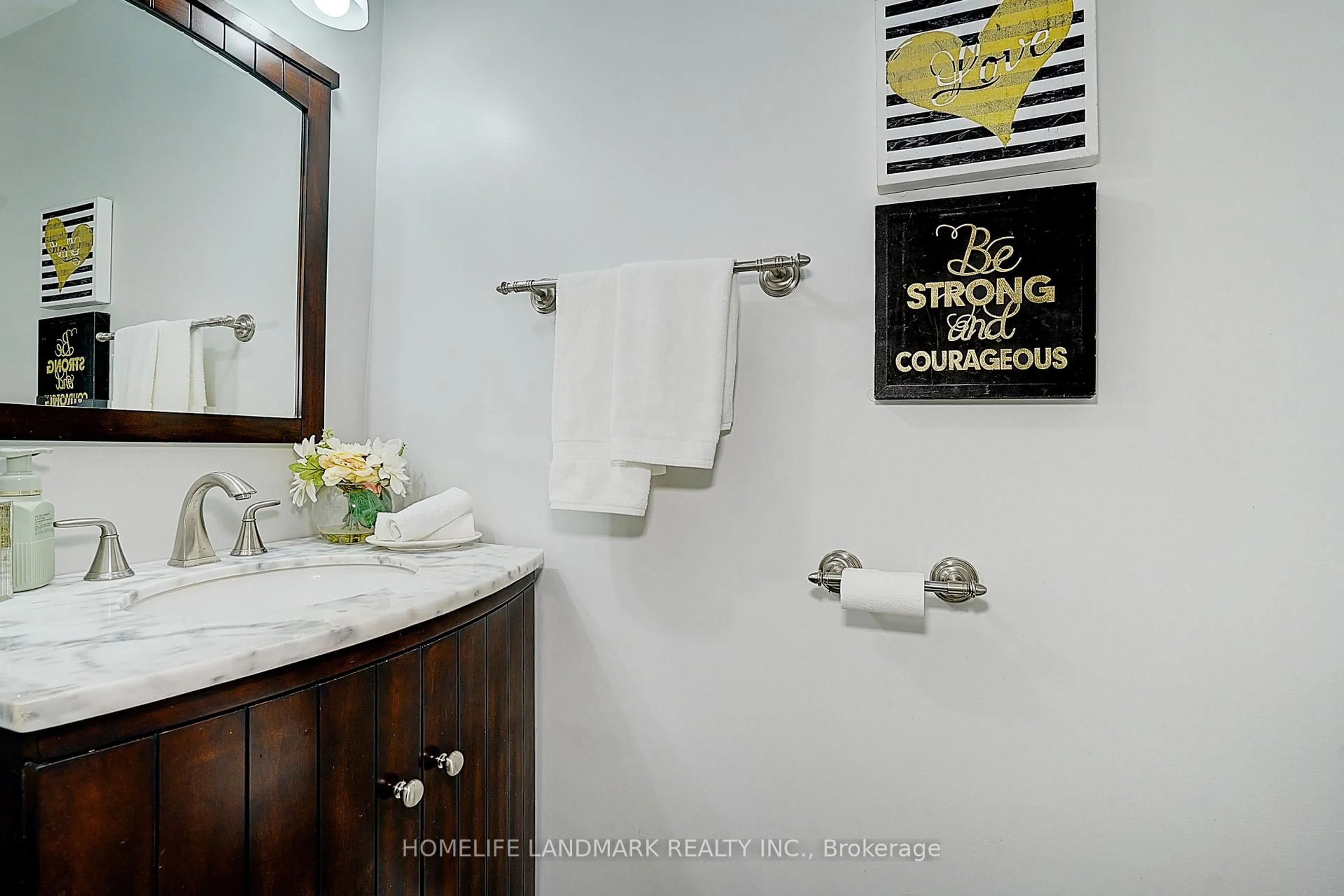 Standard bathroom, ceramic/tile floor for 115 Main St #37, Newmarket Ontario L3Y 8J3
