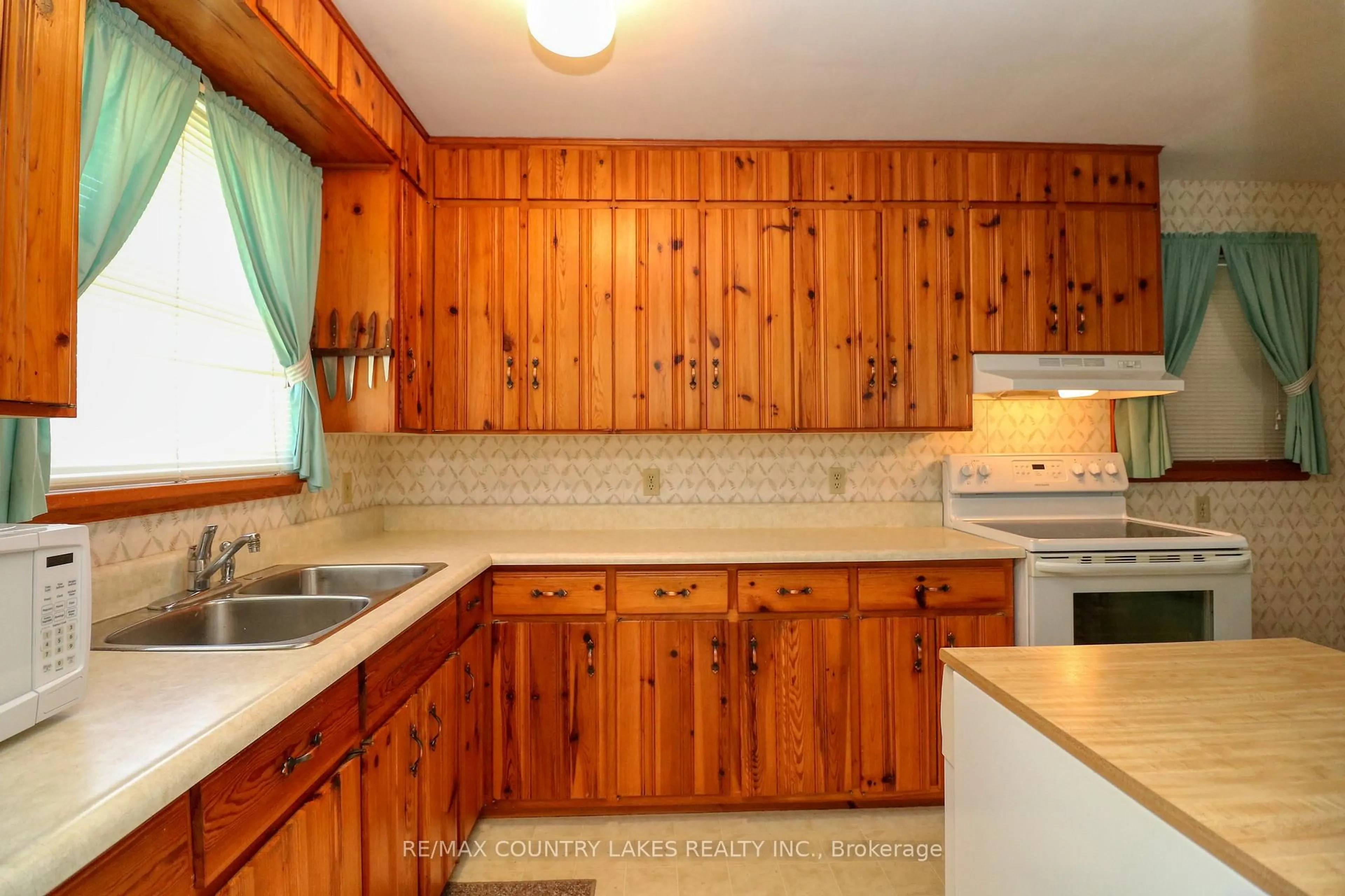 Standard kitchen, unknown for 385 Church St, Brock Ontario L0K 1A0