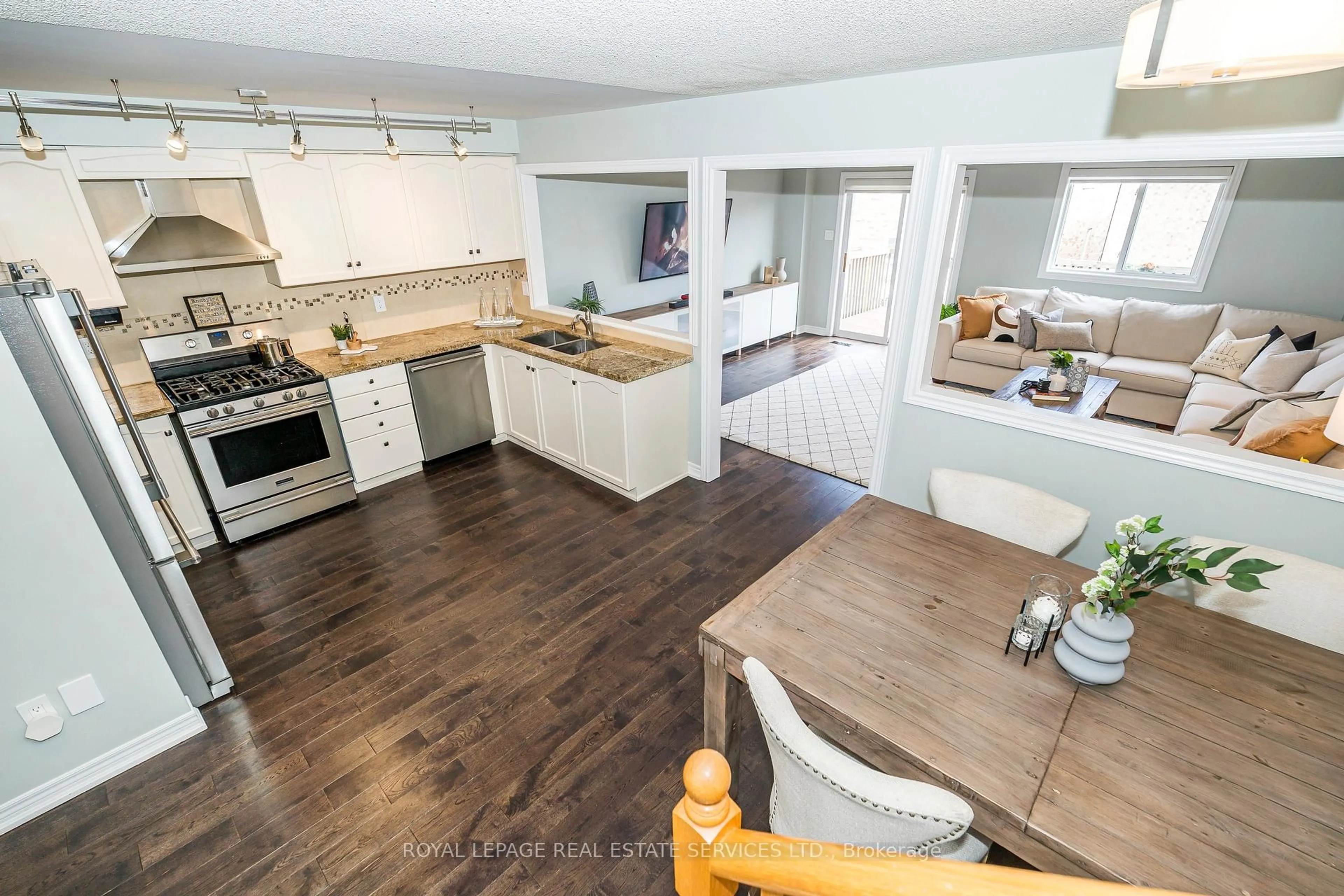 Open concept kitchen, wood/laminate floor for 641 Bondi Ave, Newmarket Ontario L3Y 8S8