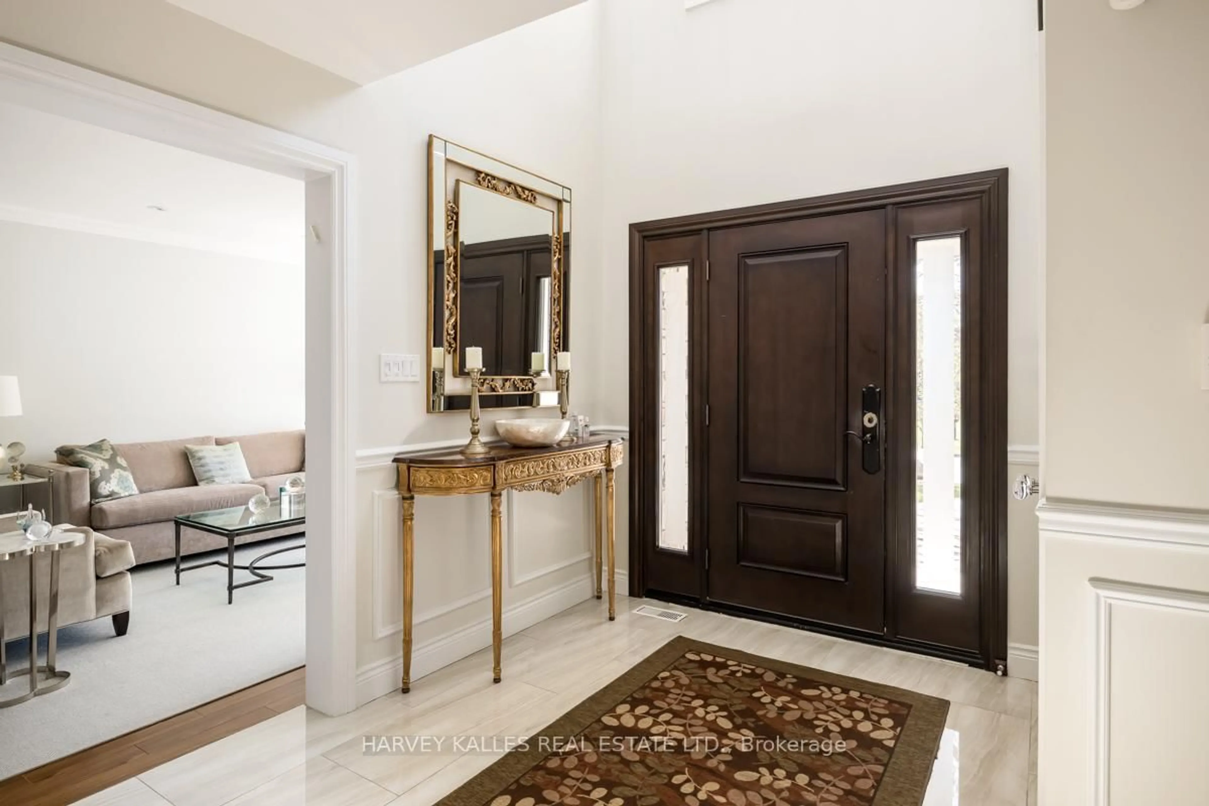 Indoor entryway for 57 Palmerston Dr, Vaughan Ontario L4J 7V9