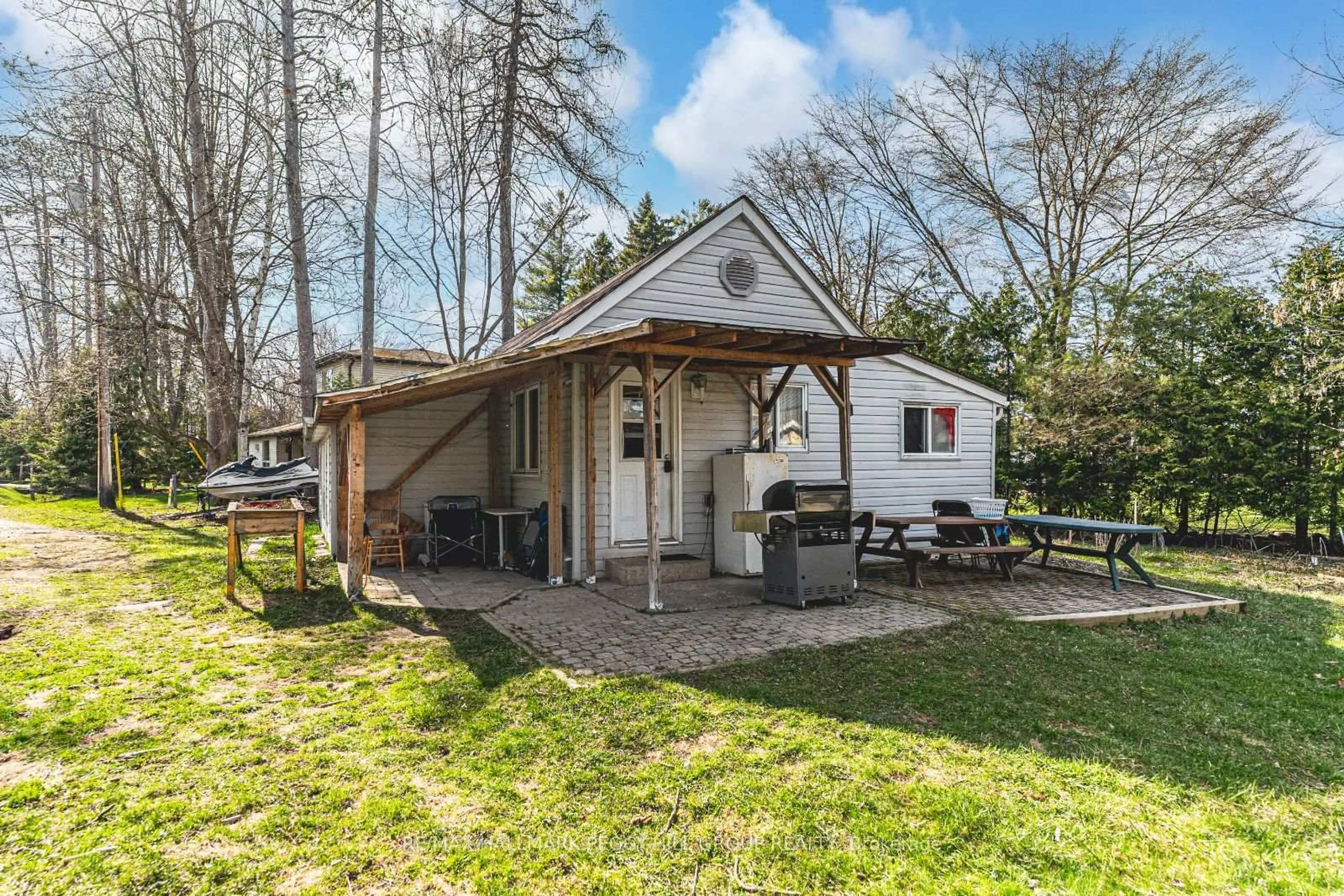 Patio, street for 2203 Margs Lane, Innisfil Ontario L9S 2E2