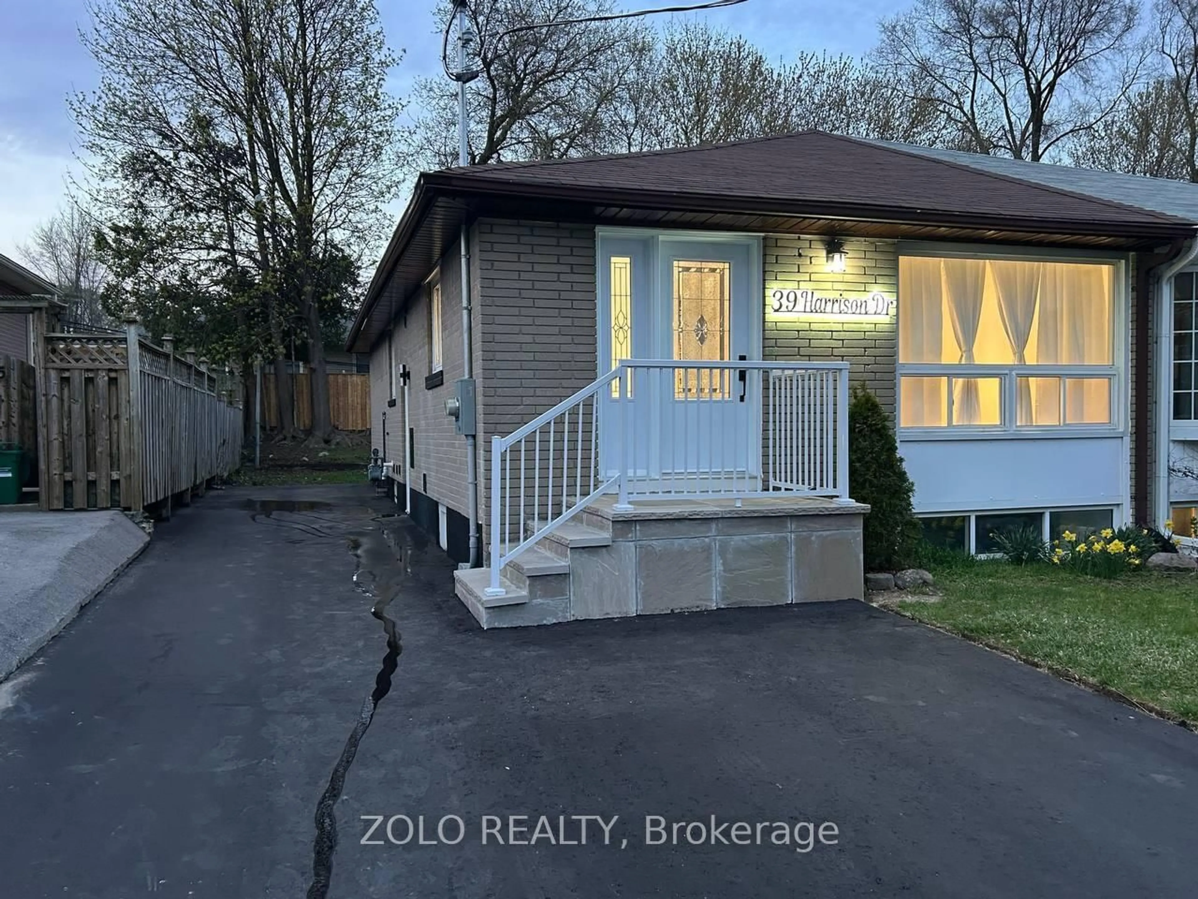 Unknown for 39 Harrison Dr, Newmarket Ontario L3Y 4P3