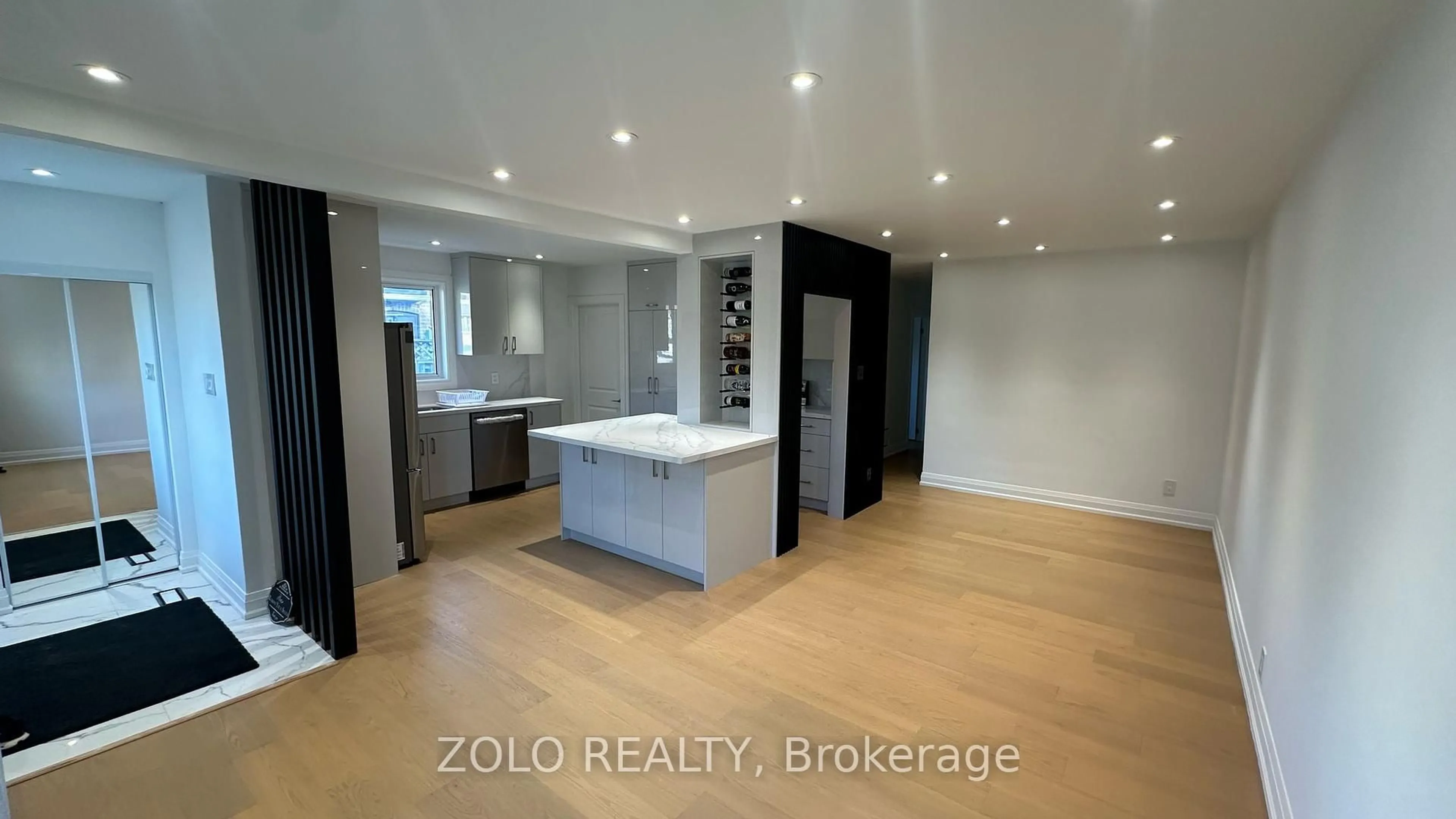 Open concept kitchen, unknown for 39 Harrison Dr, Newmarket Ontario L3Y 4P3
