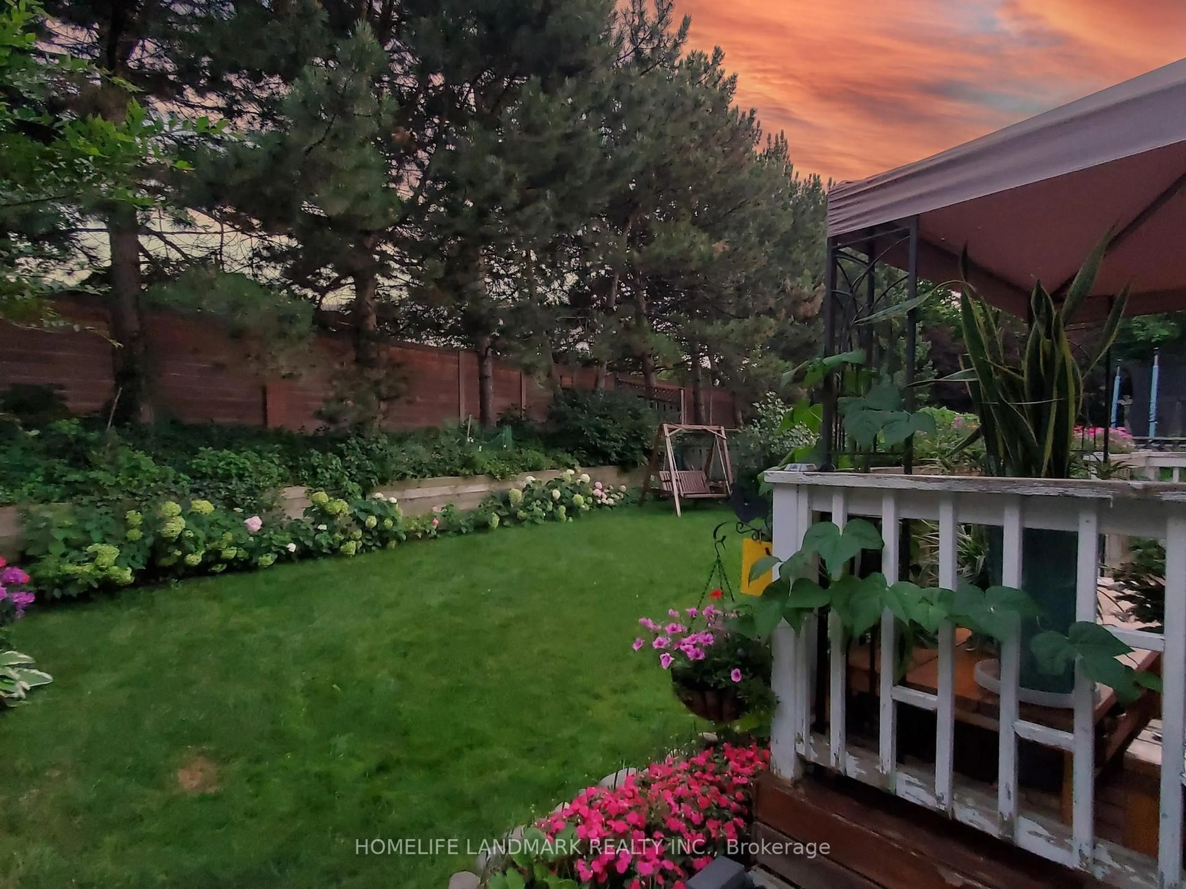 A pic from outside/outdoor area/front of a property/back of a property/a pic from drone, street for 64 Bradgate Dr, Markham Ontario L3T 7L9