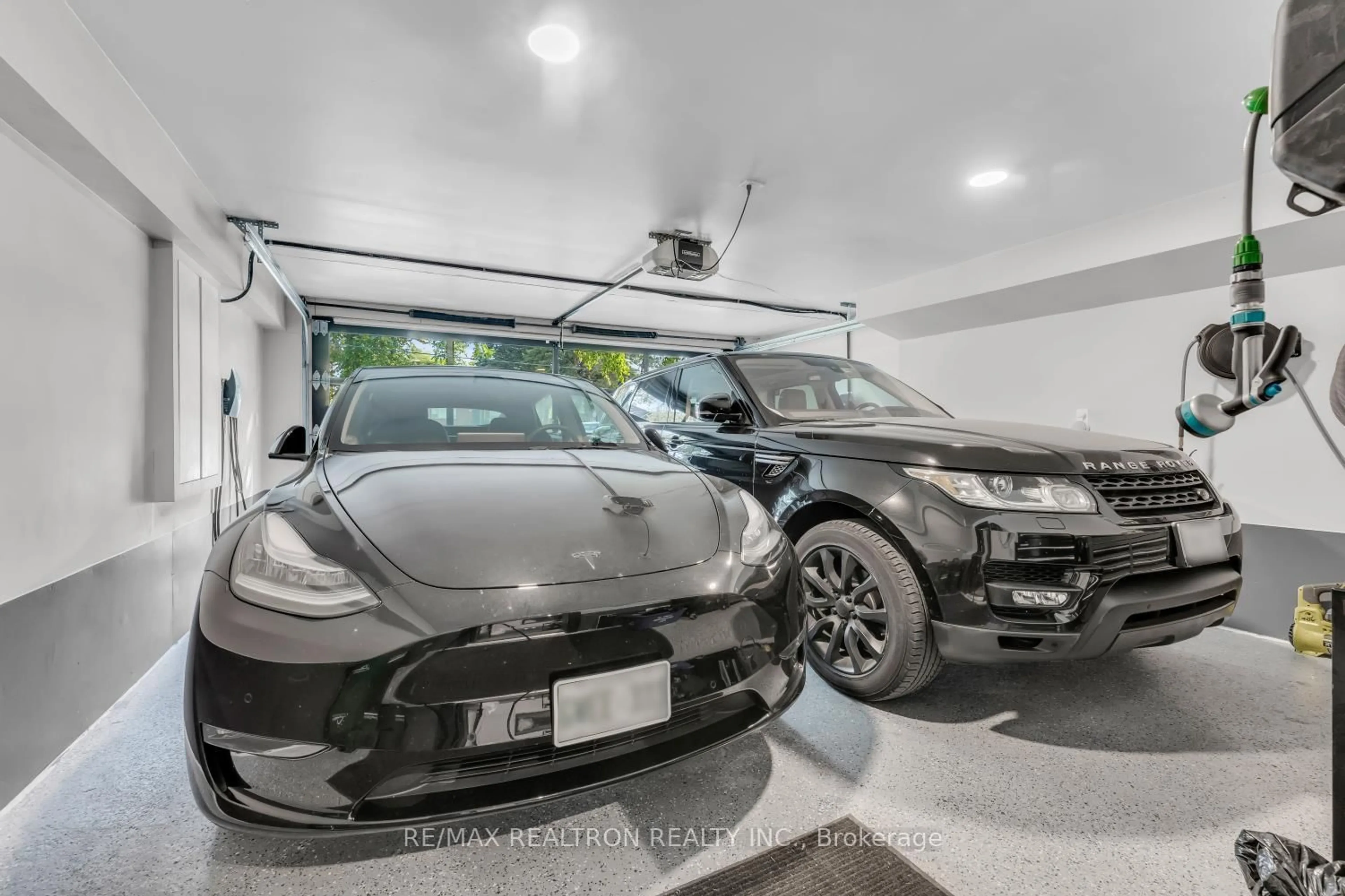 Indoor garage for 156 Garden Ave, Richmond Hill Ontario L4C 6M2
