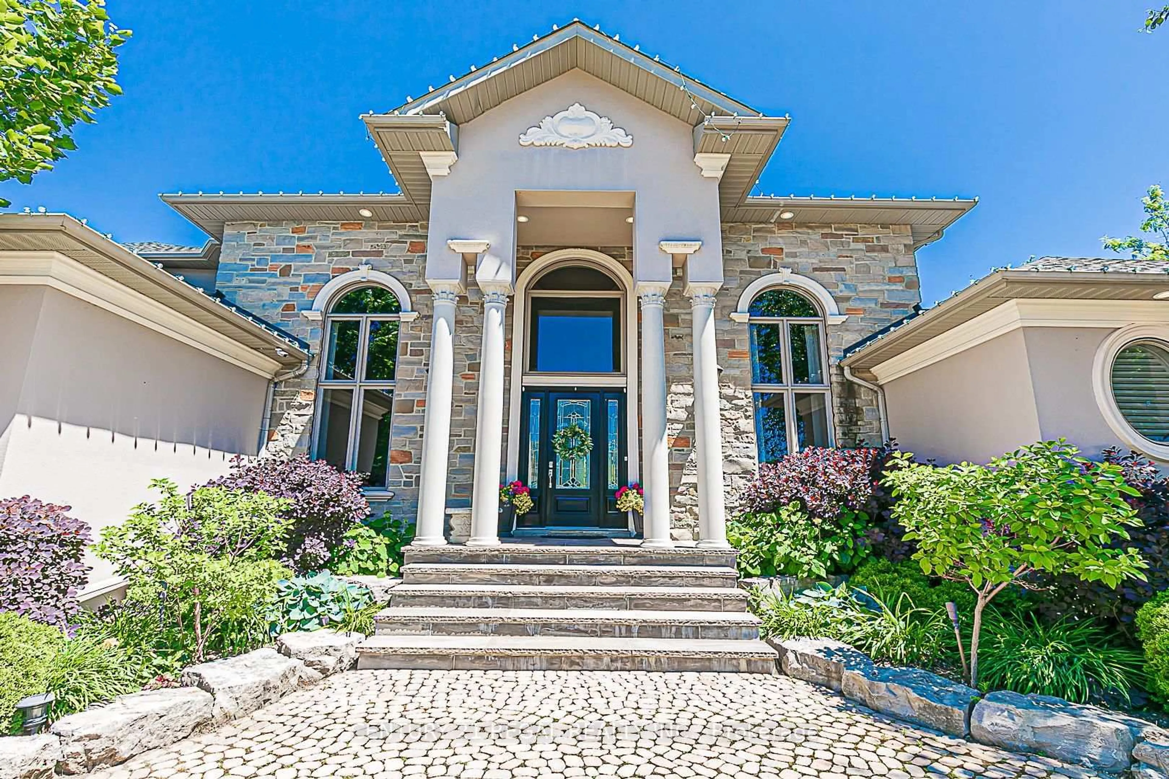 Unknown for 16 Lake Woods Dr, Whitchurch-Stouffville Ontario L4A 1P9