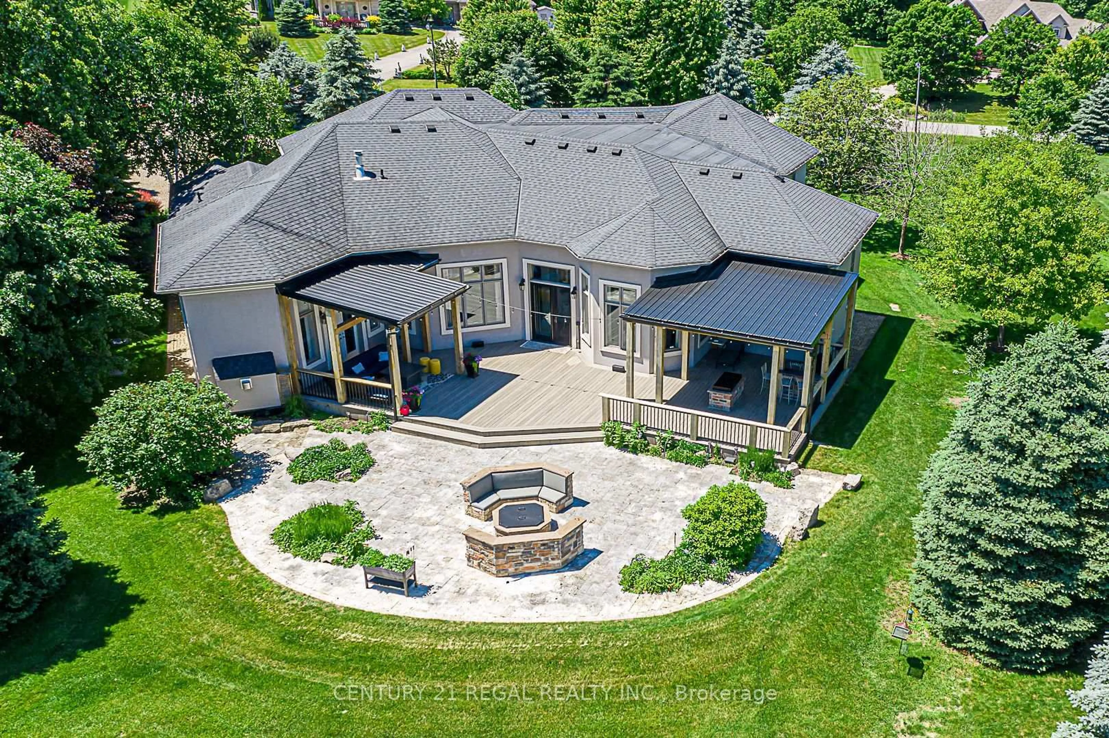 A pic from outside/outdoor area/front of a property/back of a property/a pic from drone, unknown for 16 Lake Woods Dr, Whitchurch-Stouffville Ontario L4A 1P9