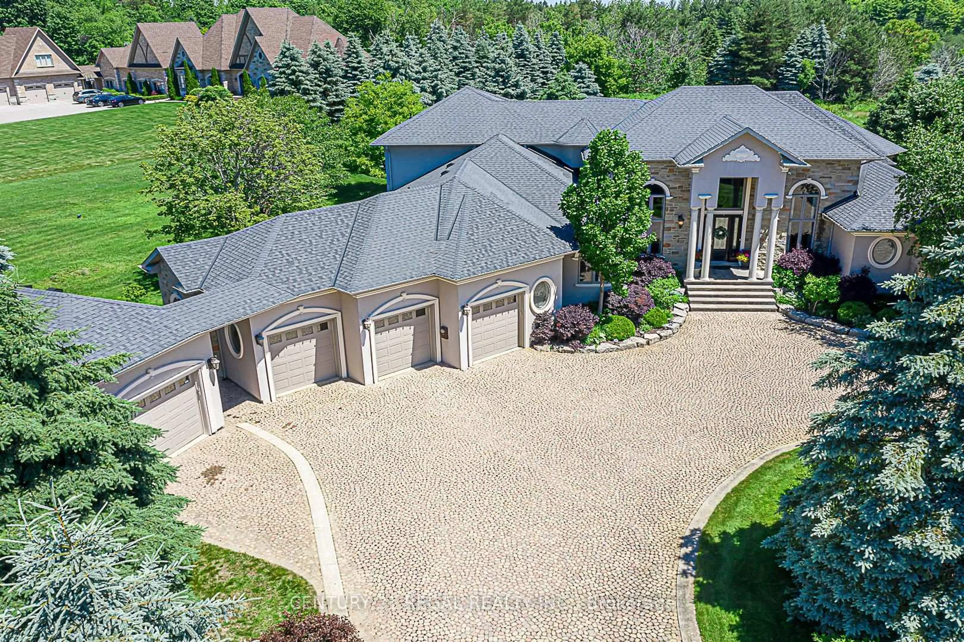 A pic from outside/outdoor area/front of a property/back of a property/a pic from drone, street for 16 Lake Woods Dr, Whitchurch-Stouffville Ontario L4A 1P9