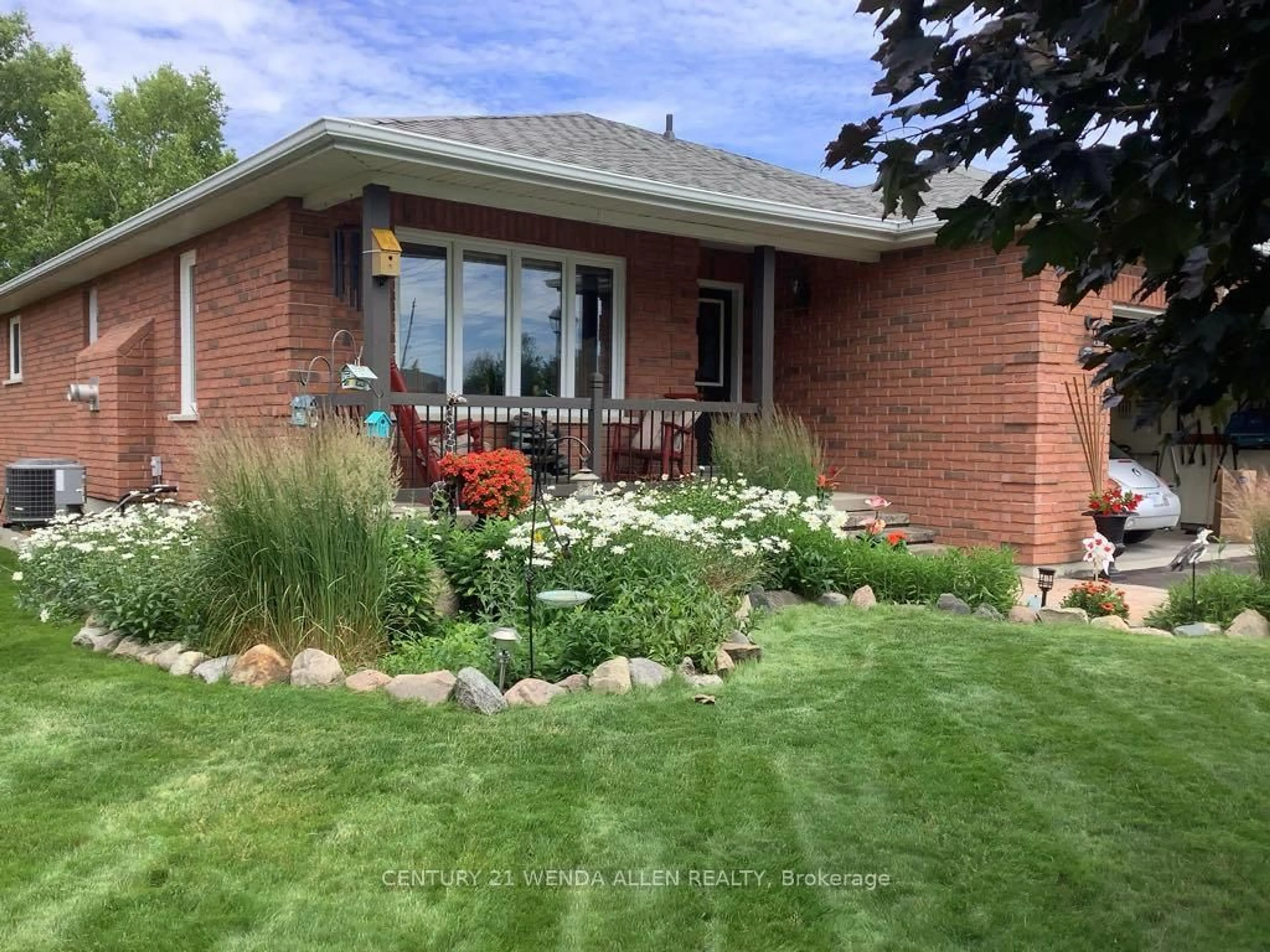 Home with brick exterior material, street for 11 Low Blvd, Uxbridge Ontario L9P 1W7