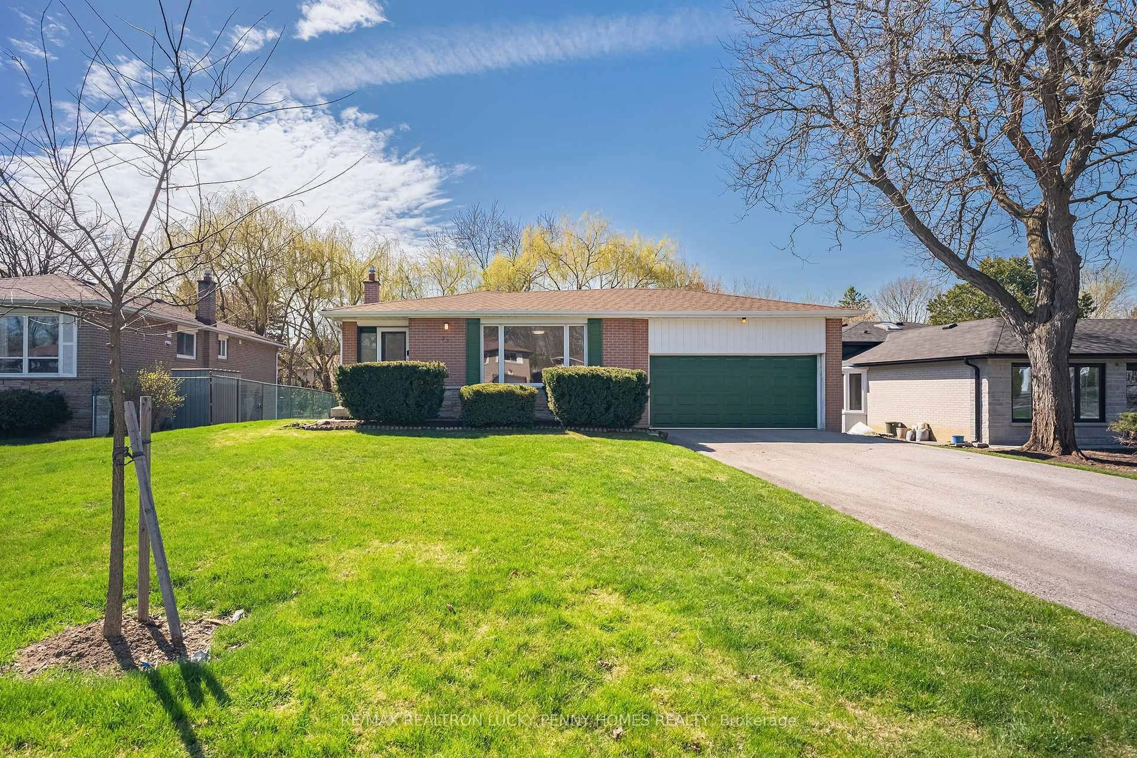 A pic from outside/outdoor area/front of a property/back of a property/a pic from drone, street for 23 Bakerdale Rd, Markham Ontario L3P 1J3