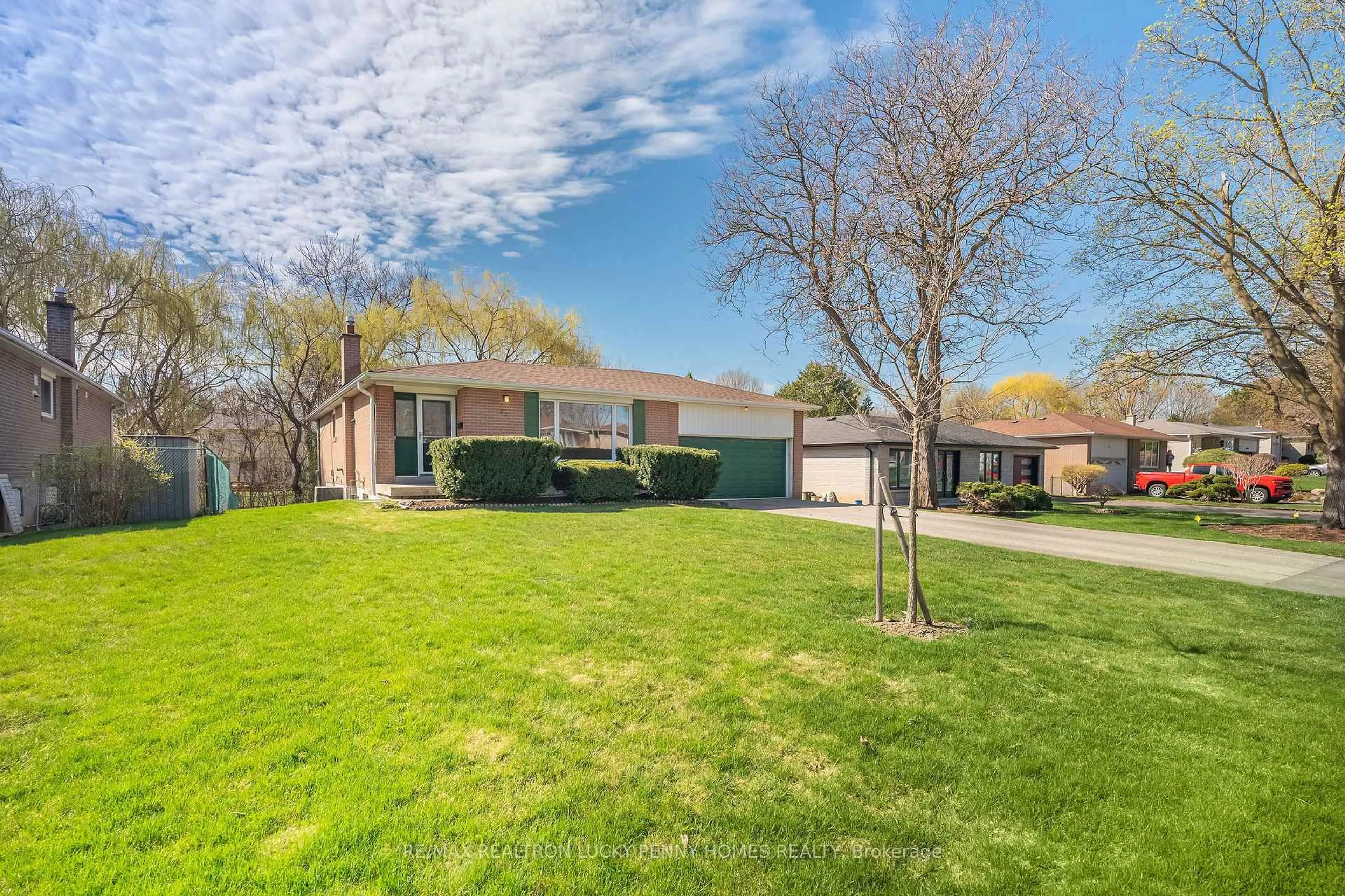 A pic from outside/outdoor area/front of a property/back of a property/a pic from drone, street for 23 Bakerdale Rd, Markham Ontario L3P 1J3