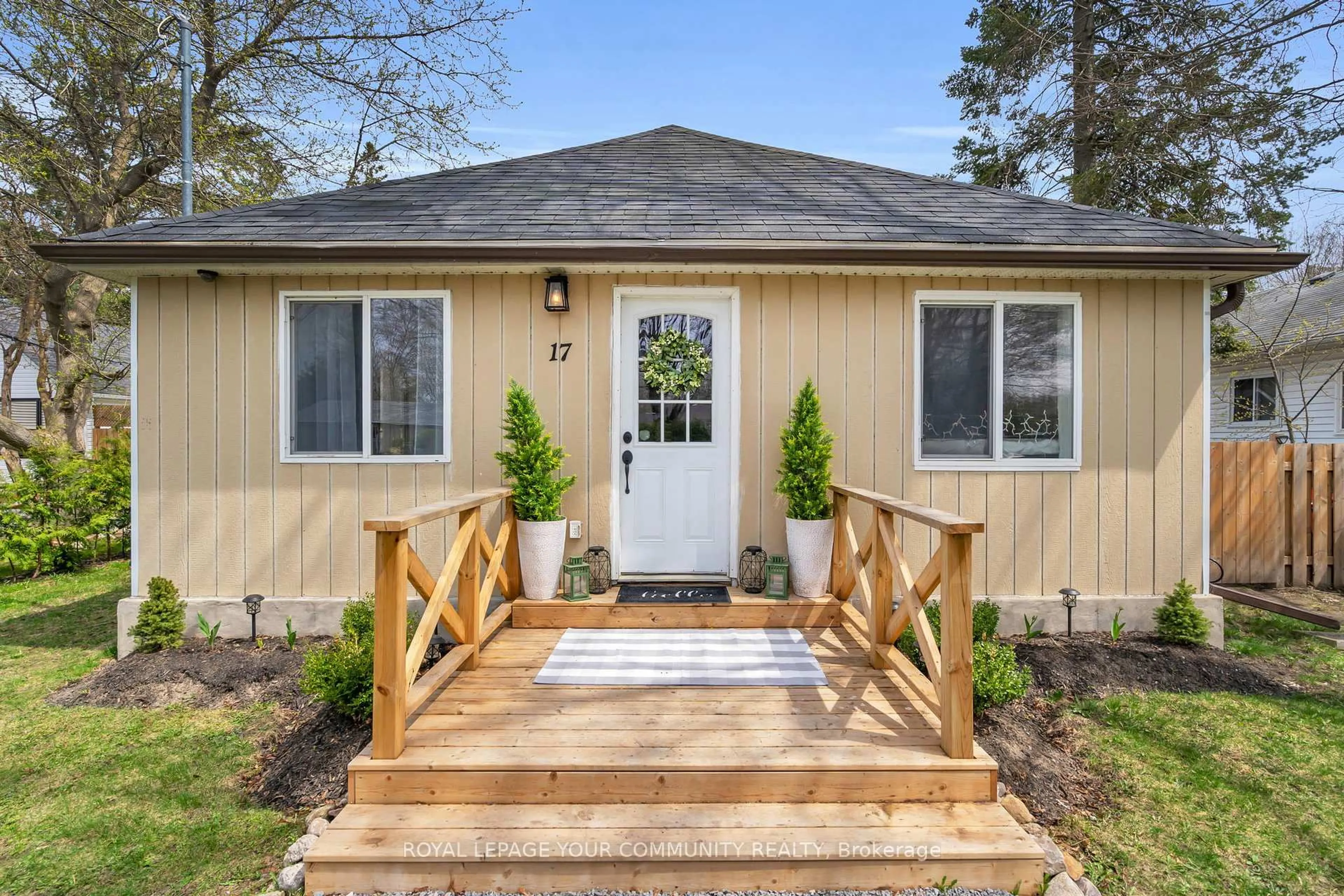 Home with vinyl exterior material, street for 17 Hardwood Dr, Georgina Ontario L0E 1L0