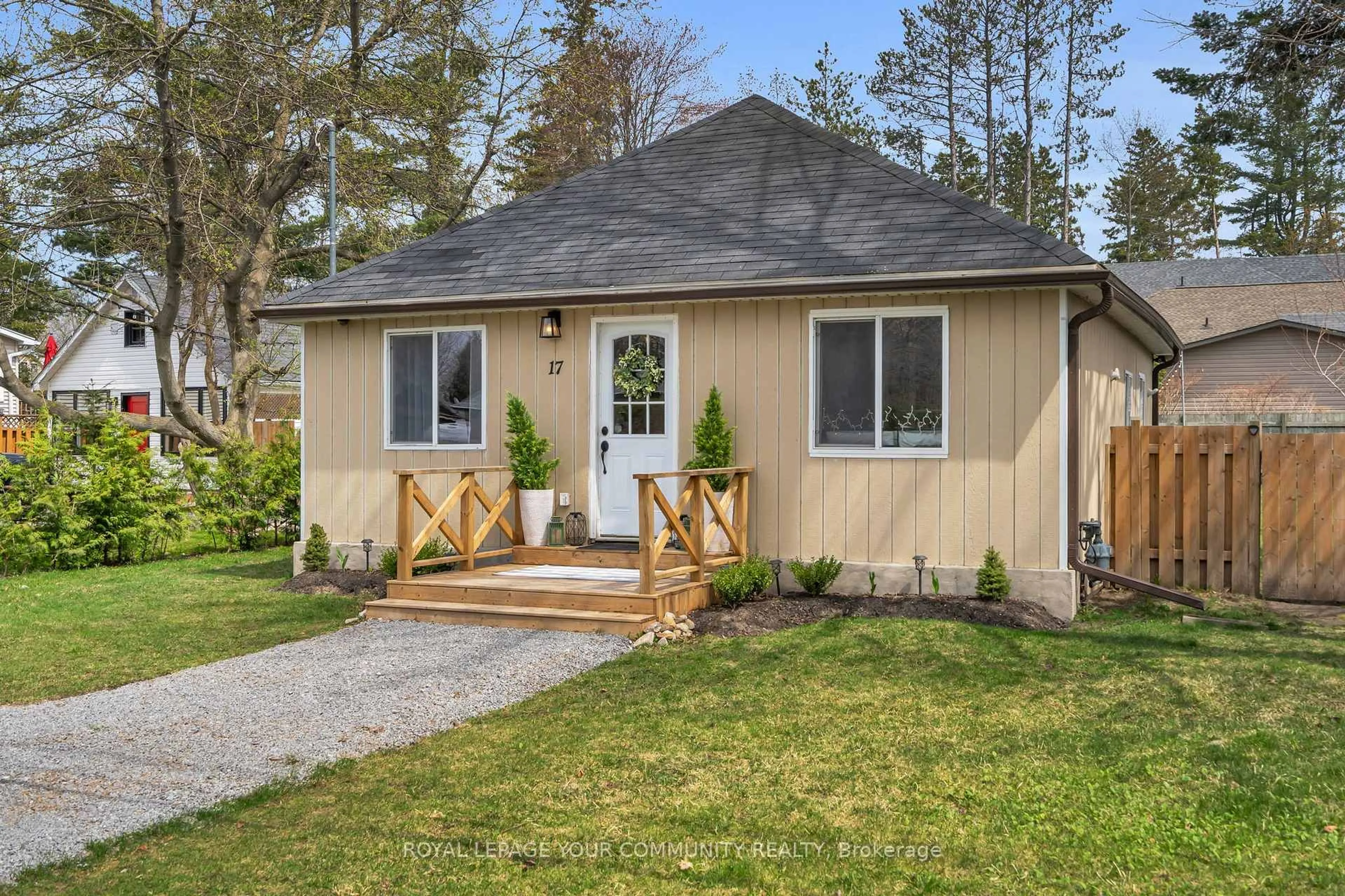 Home with vinyl exterior material, street for 17 Hardwood Dr, Georgina Ontario L0E 1L0