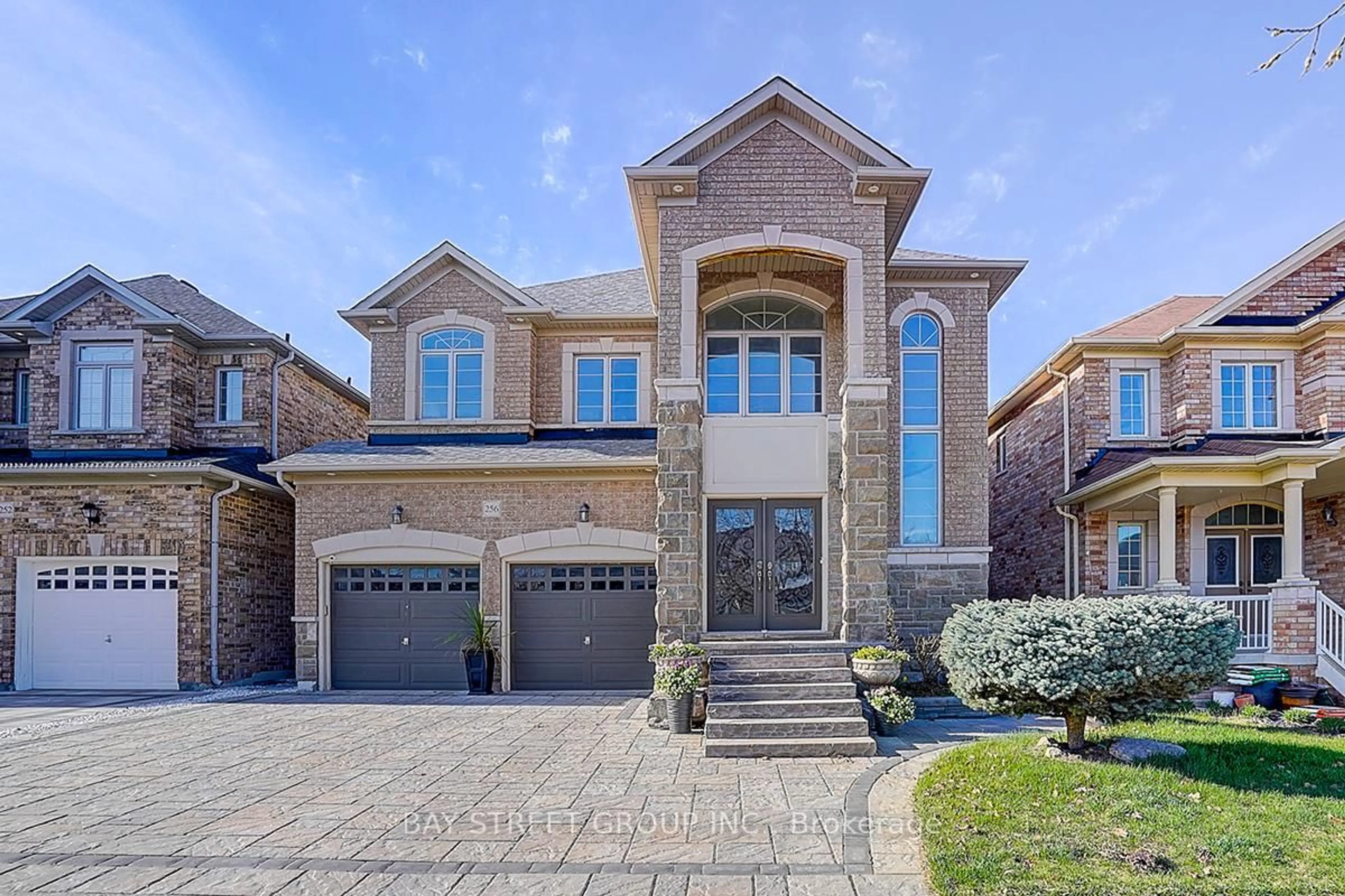 Home with brick exterior material, street for 256 Borealis Ave, Aurora Ontario L4G 7T6