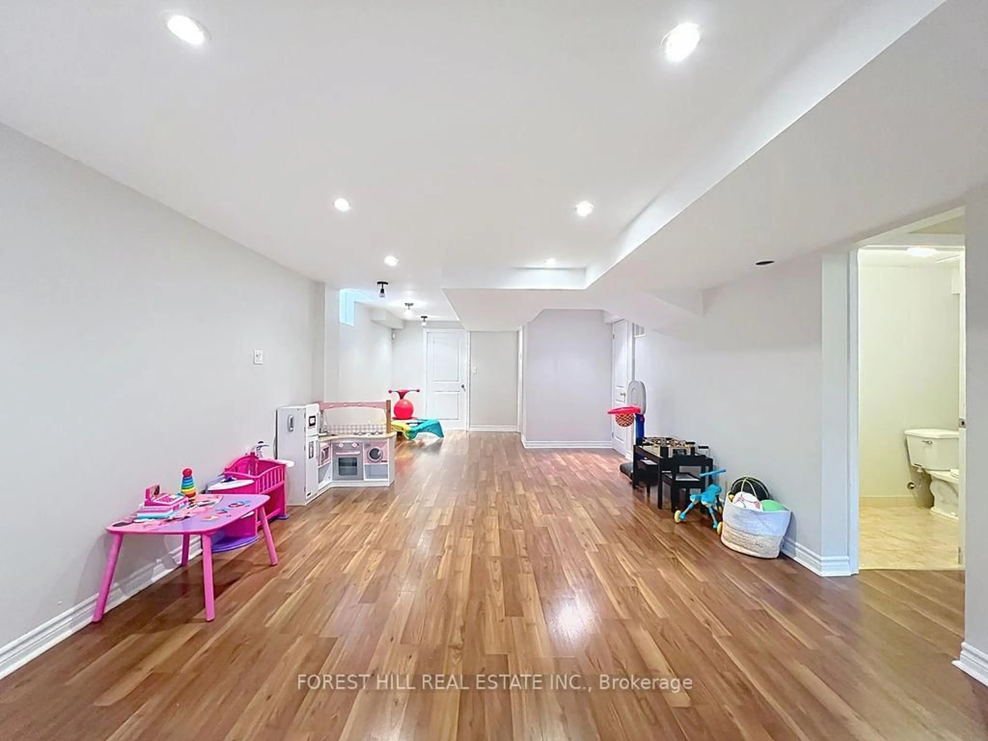A pic of a room for 396 Apple Blossom Dr, Vaughan Ontario L4J 8Z9