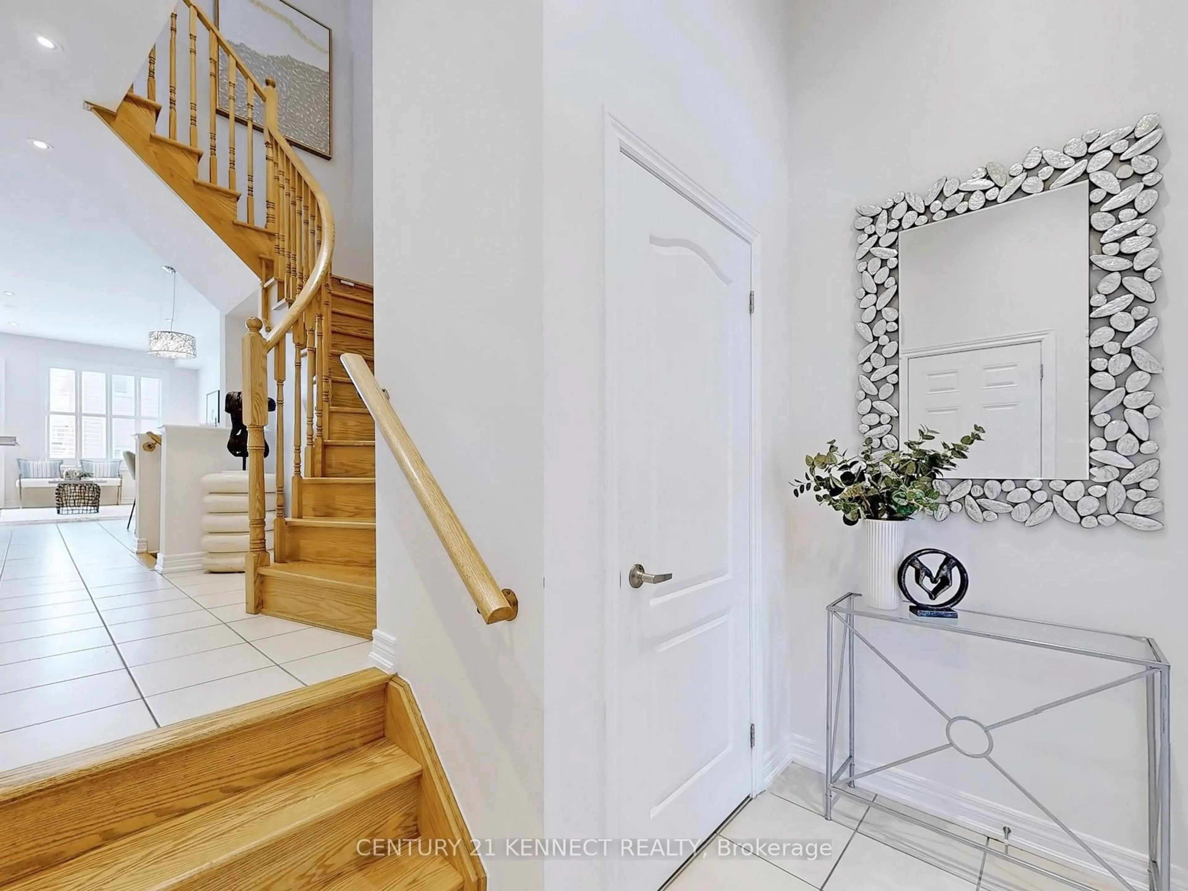 Indoor entryway for 144 Memon Pl, Markham Ontario L6E 0R9